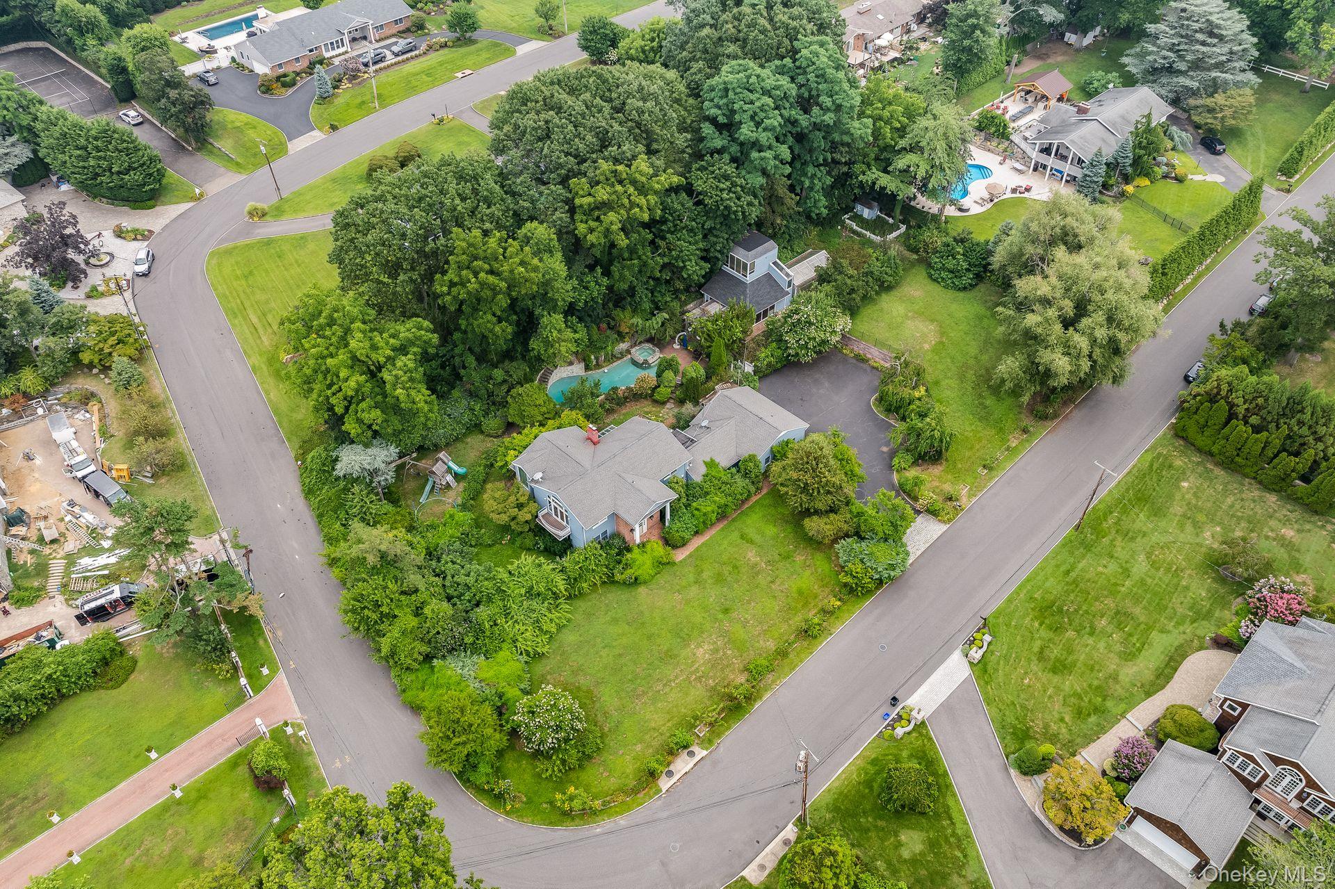 13 Whitney Circle Property Photo 4
