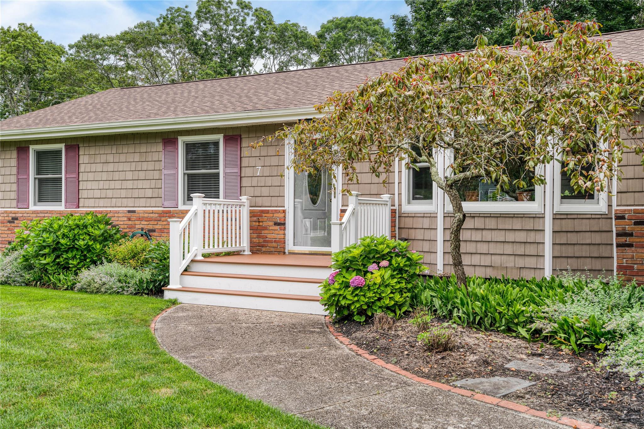 7 Russell Road Property Photo 2