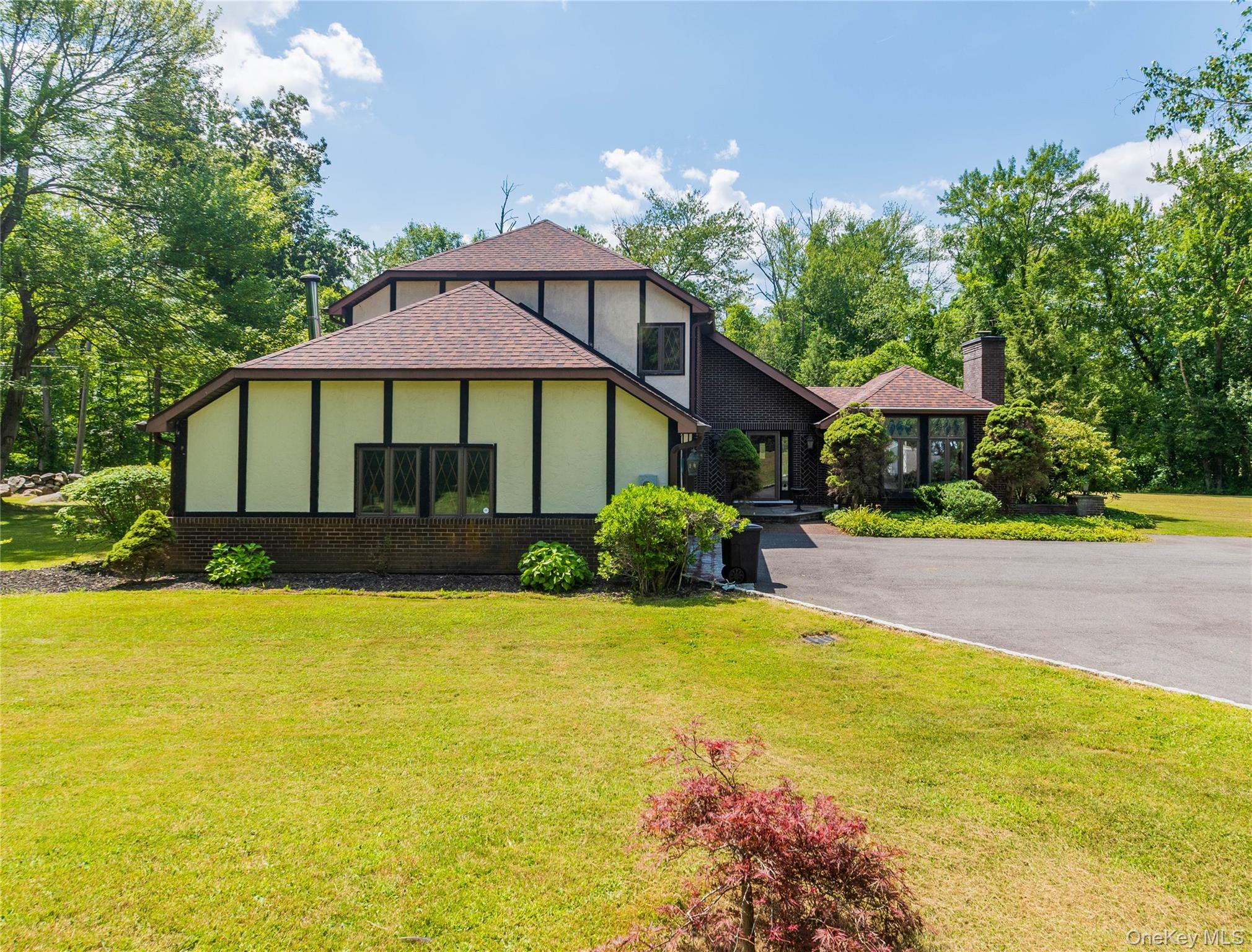 7 Fox Hollow Road Property Photo 3