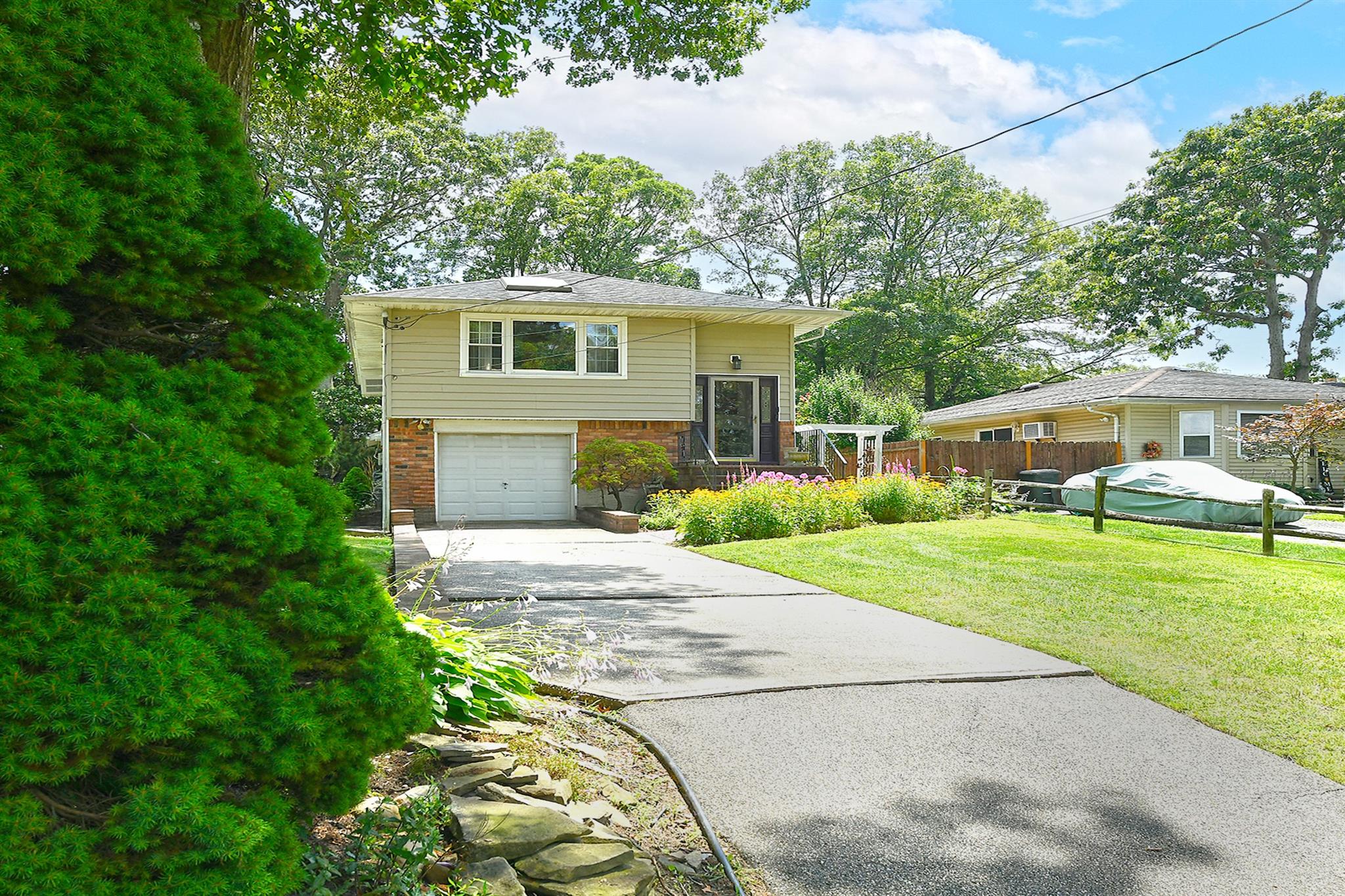 2452 Motor Parkway Property Photo 1