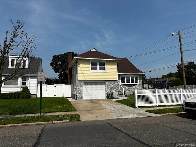 558 Oxford Road Property Photo 1