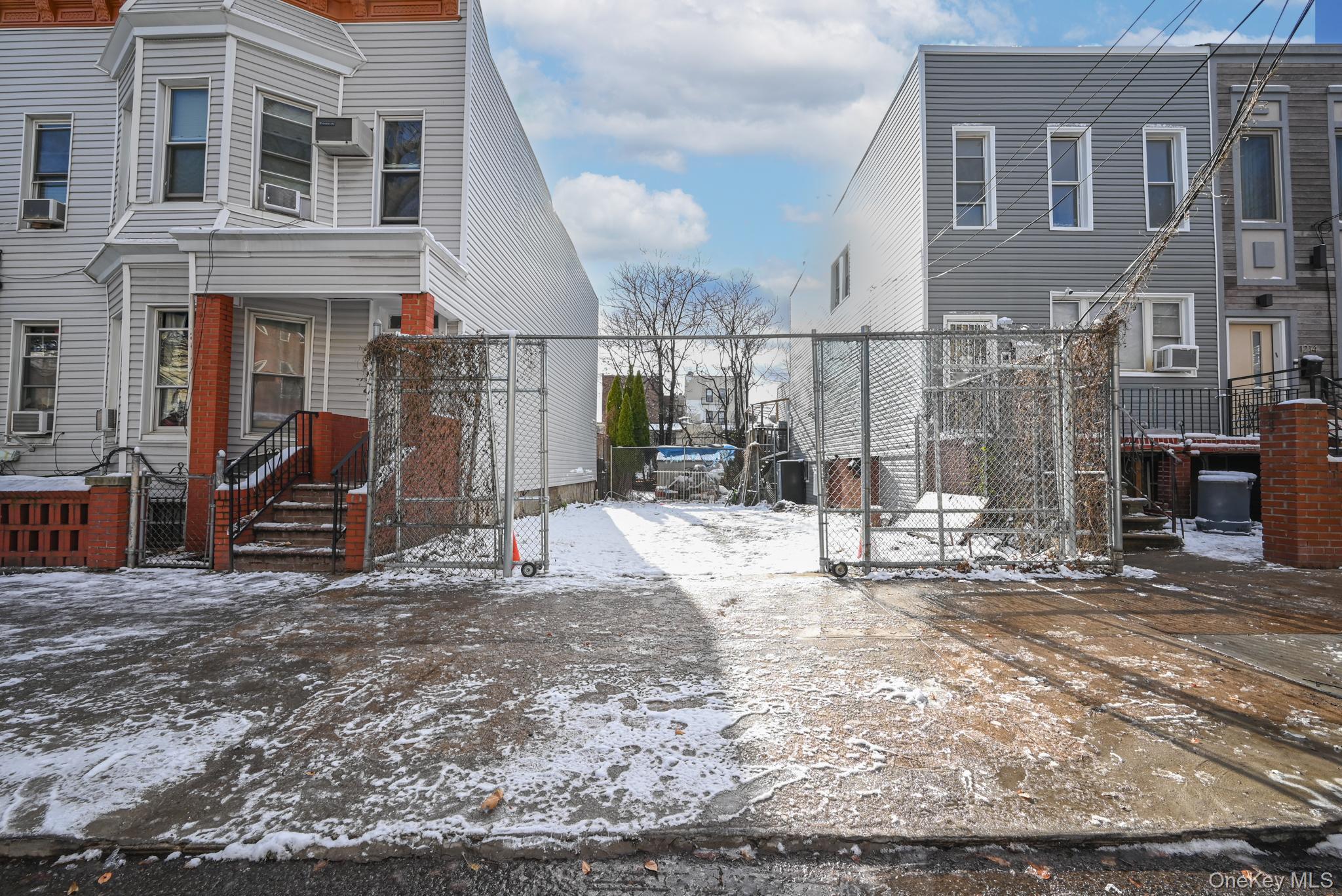 1216 30th Drive Property Photo 3