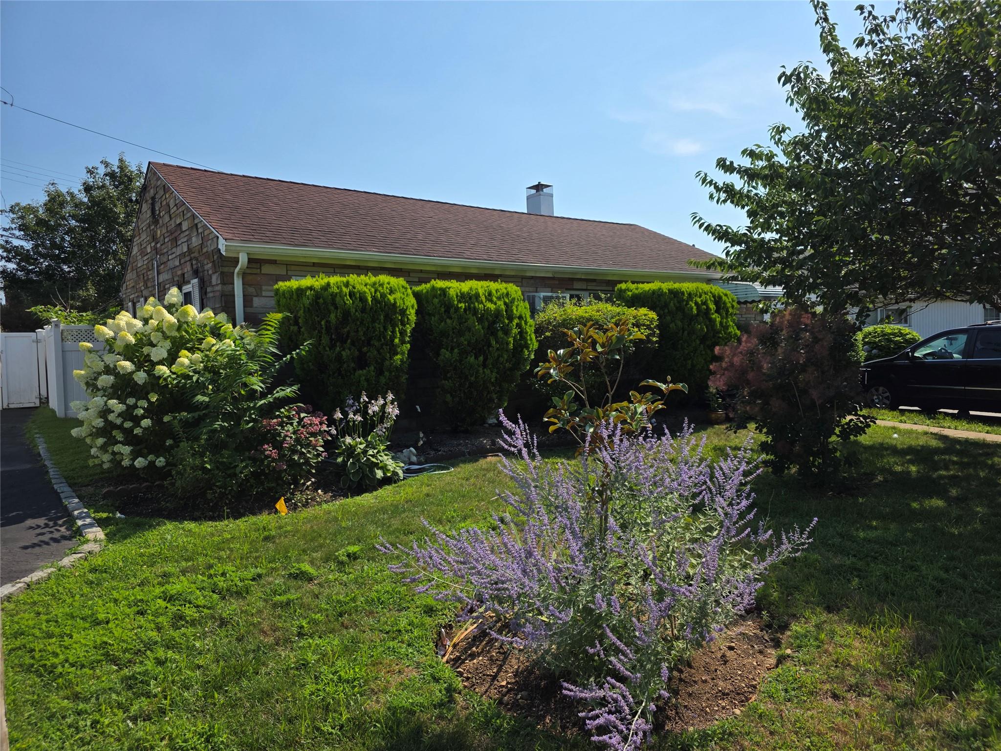 8 Reading Lane Property Photo 1