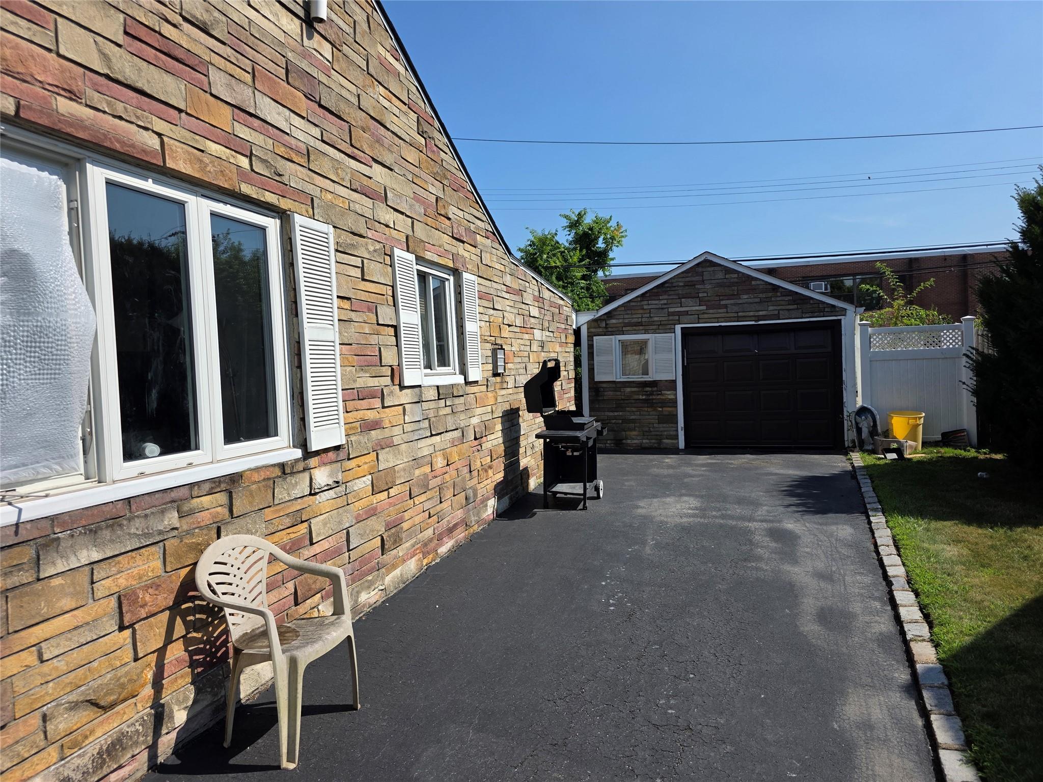 8 Reading Lane Property Photo 3