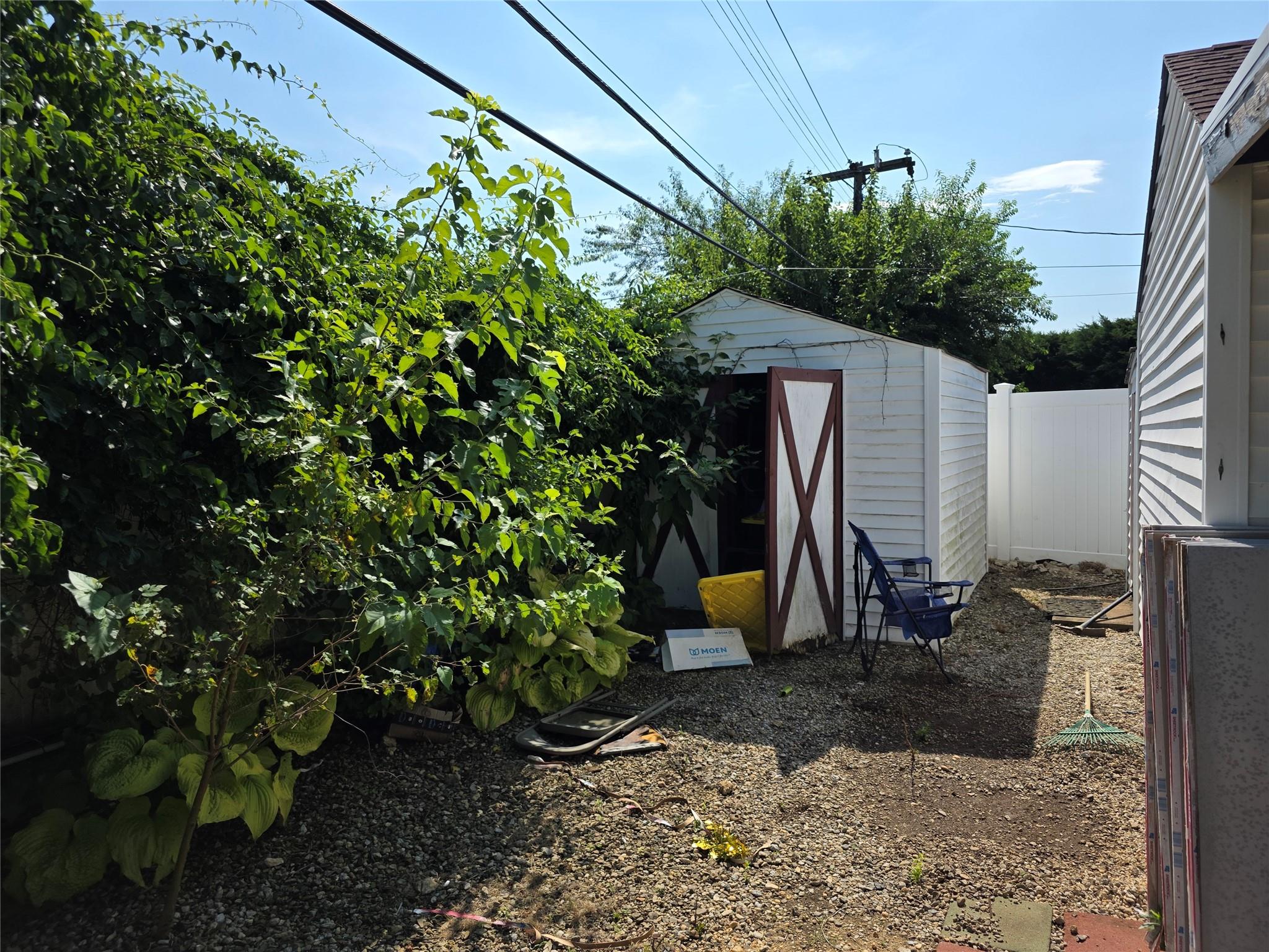 8 Reading Lane Property Photo 4
