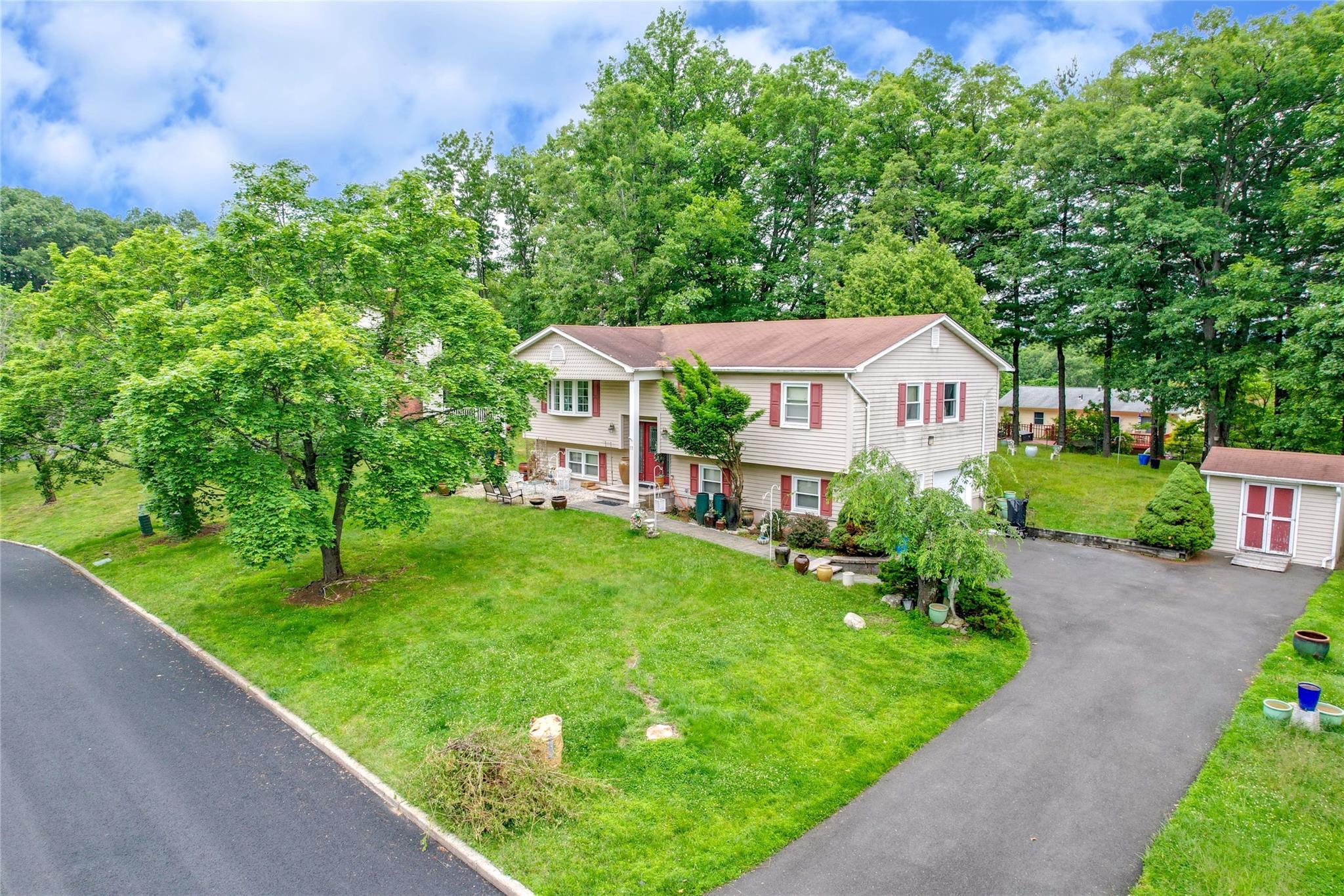 11 Rockridge Dr Property Photo 1