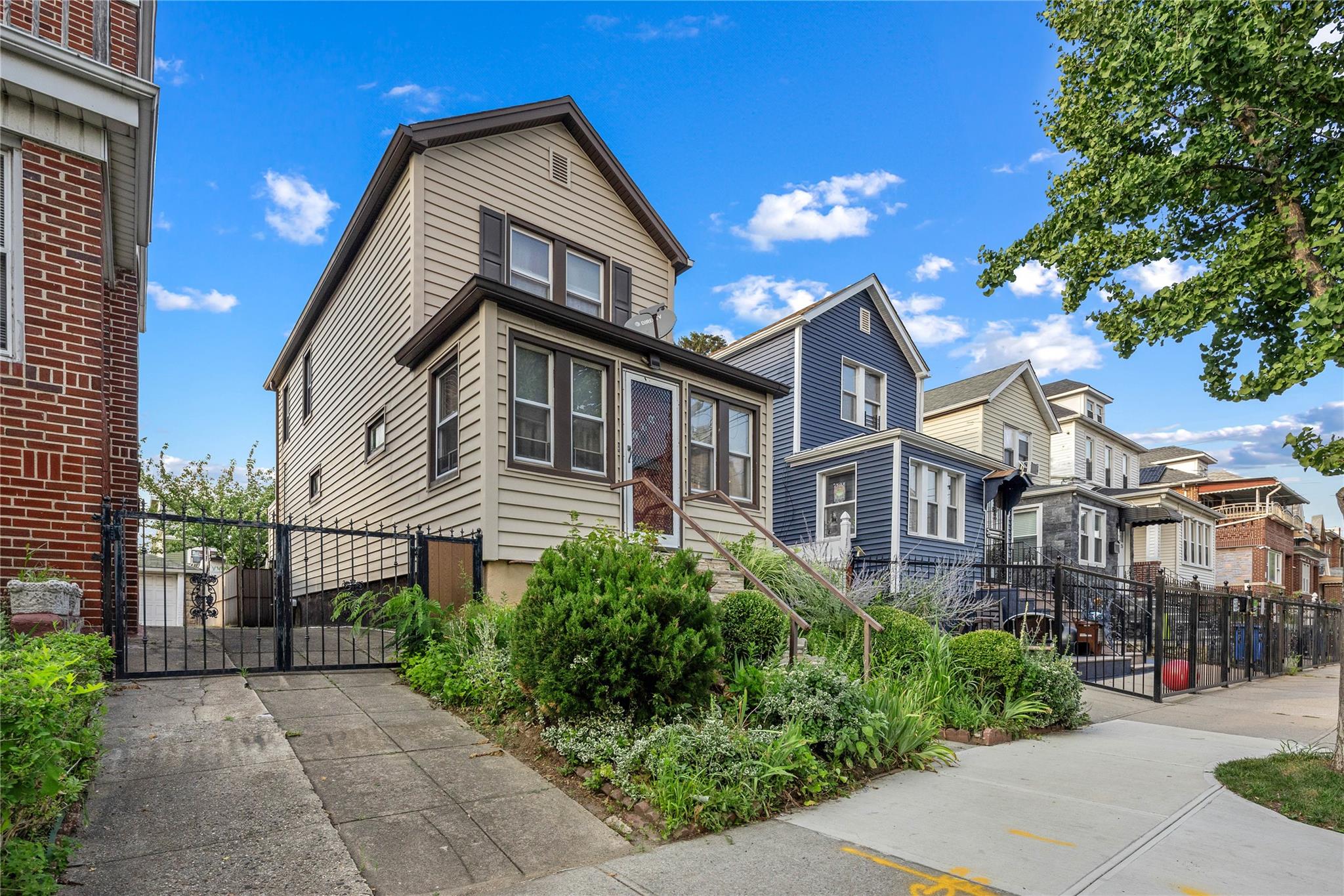 2121 Quimby Avenue Property Photo 2