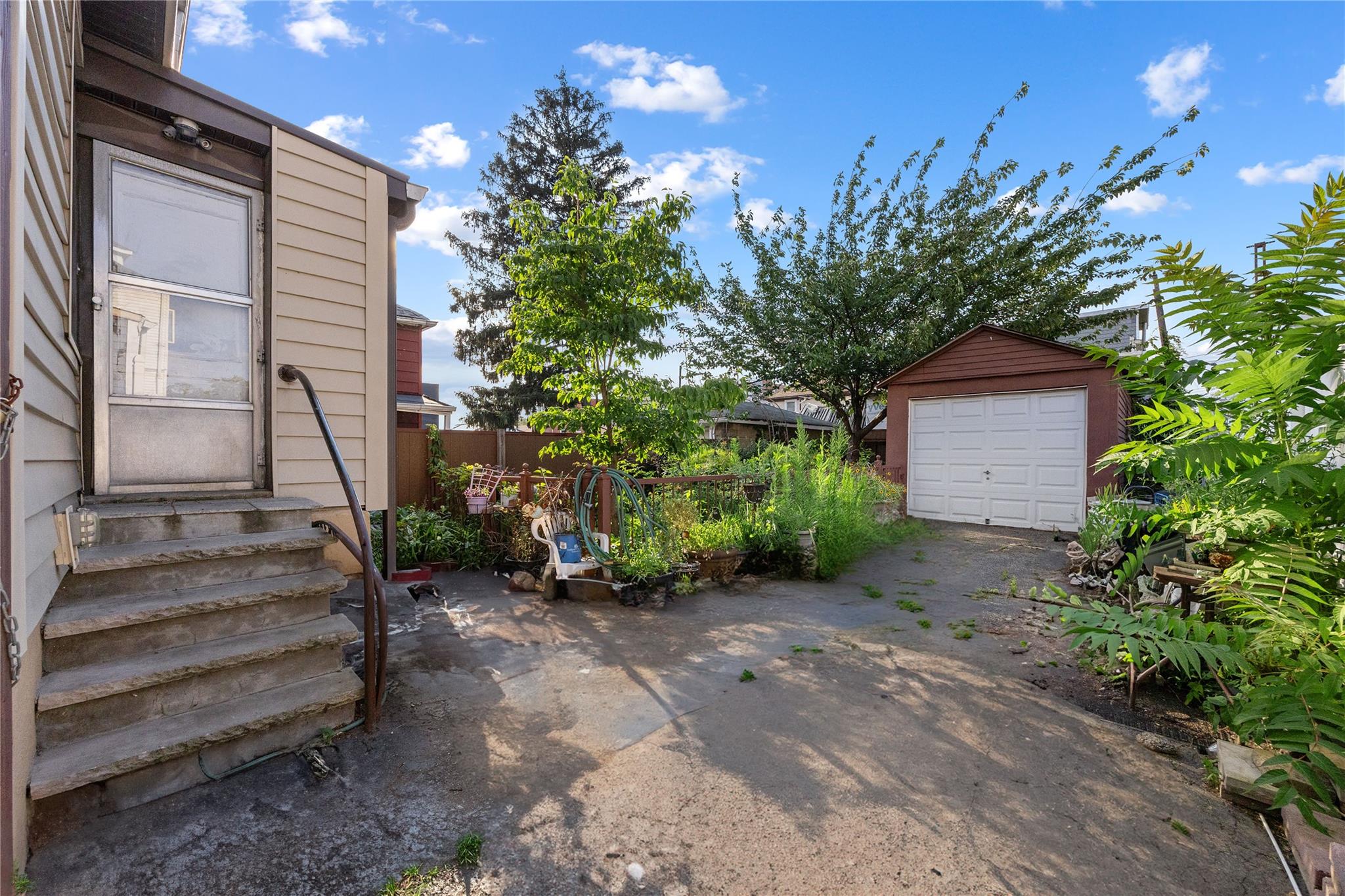 2121 Quimby Avenue Property Photo 3