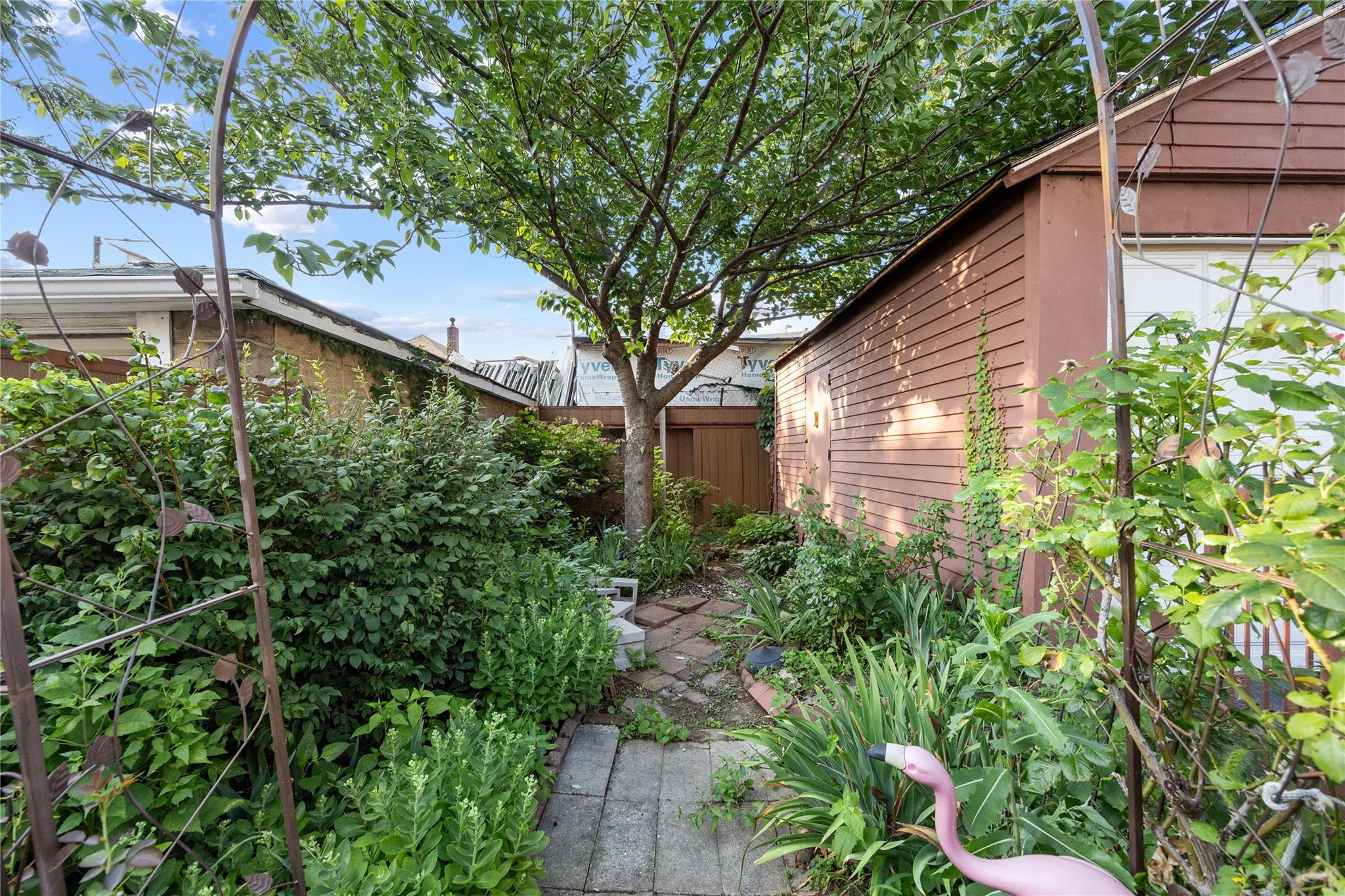 2121 Quimby Avenue Property Photo 6