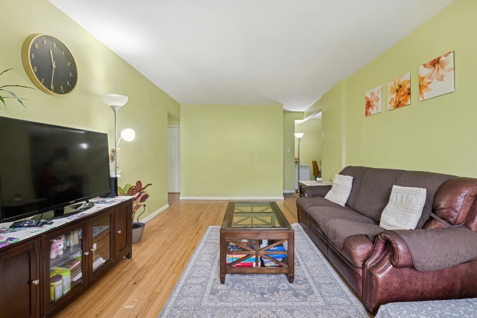 87-30 204 Street A78 Property Photo 3