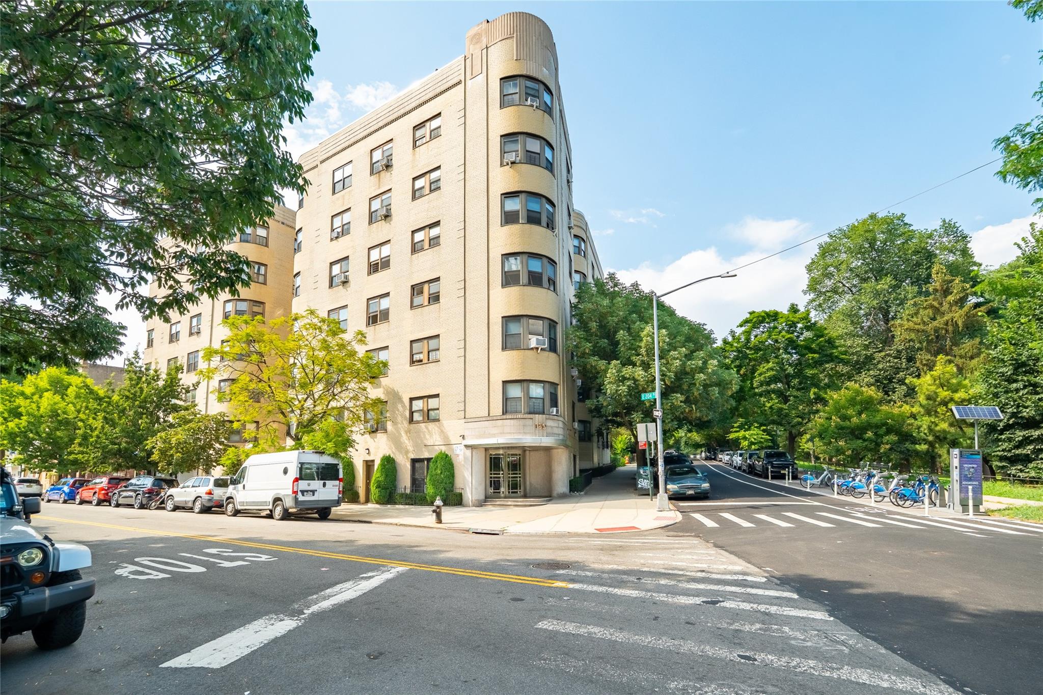 190 E Mosholu Pkwy S Property Photo 1