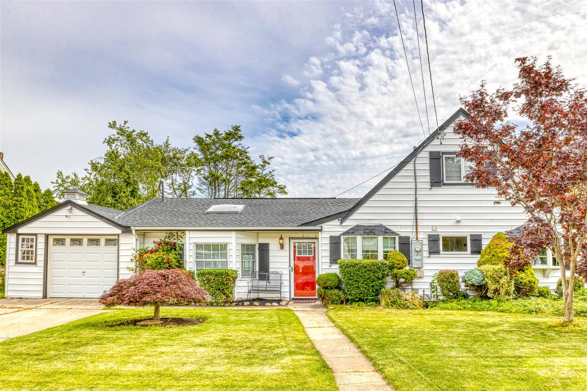 2053 Stuyvesant Avenue Property Photo 1