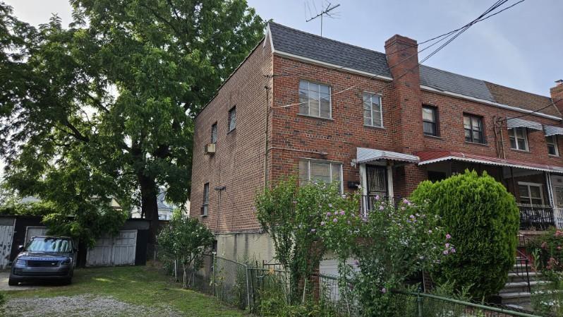 4749 Richardson Avenue Property Photo 3