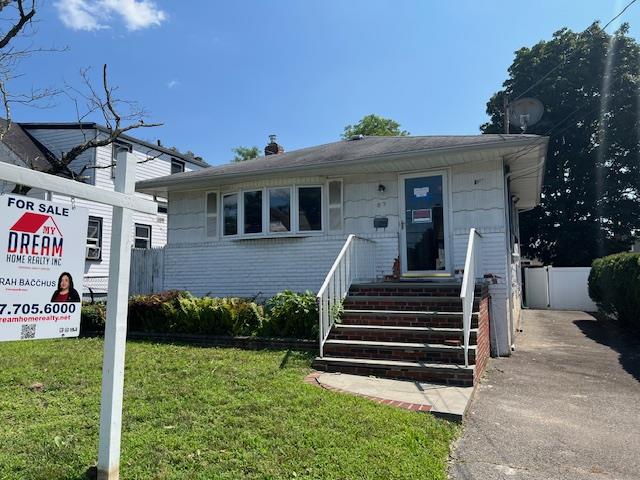87 W Clinton Avenue Property Photo 3