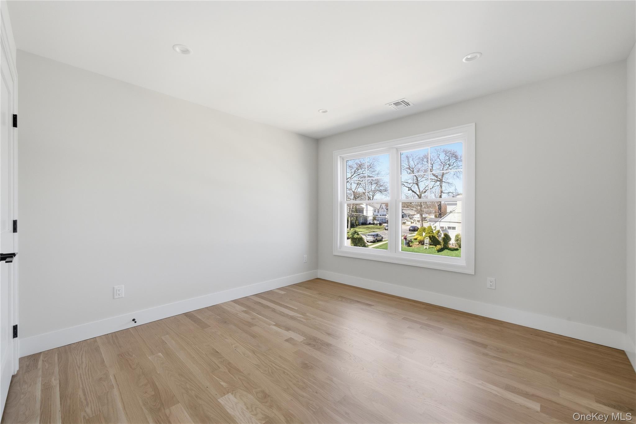 32 Massapequa Avenue Property Photo 25