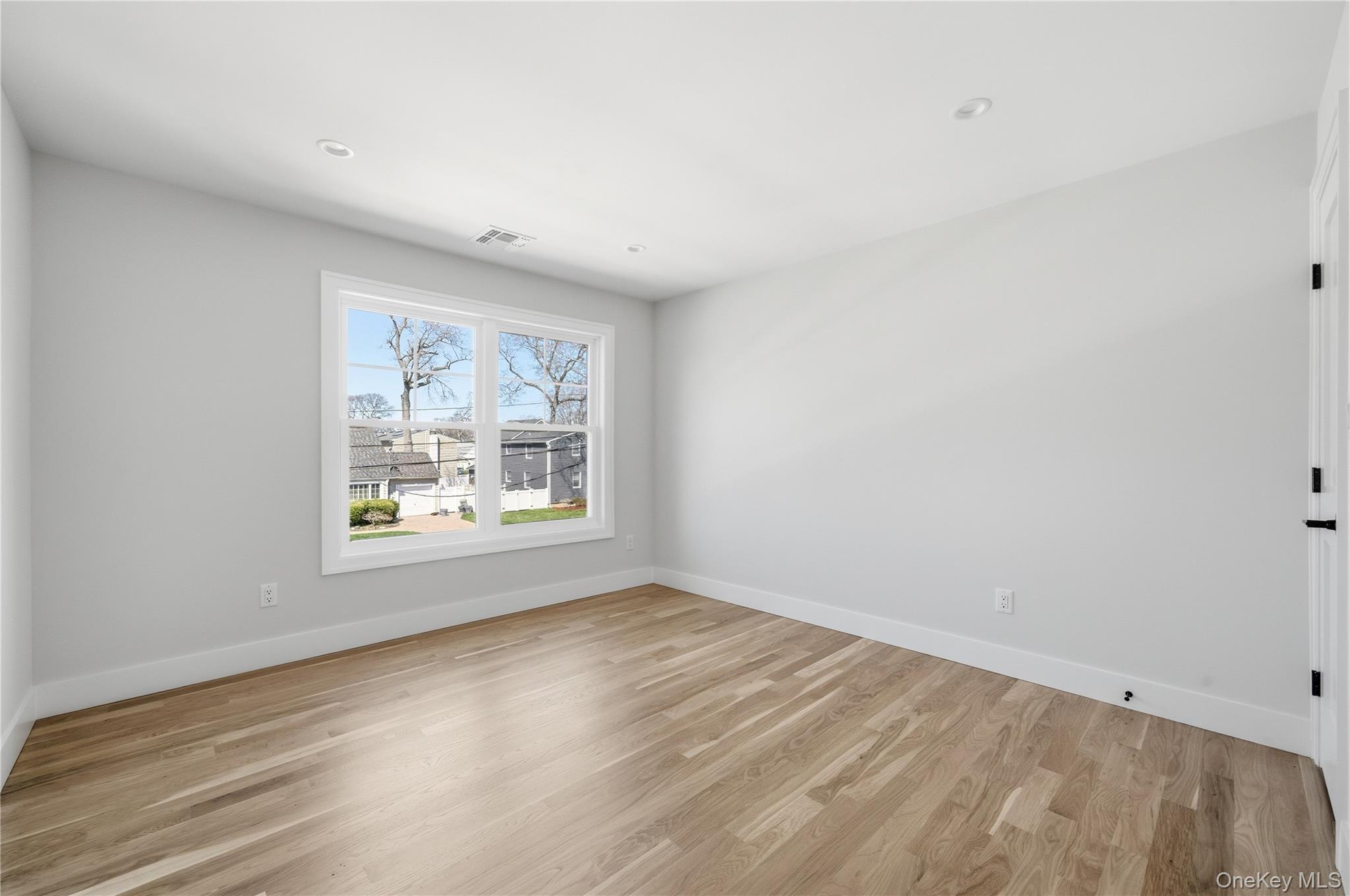32 Massapequa Avenue Property Photo 28