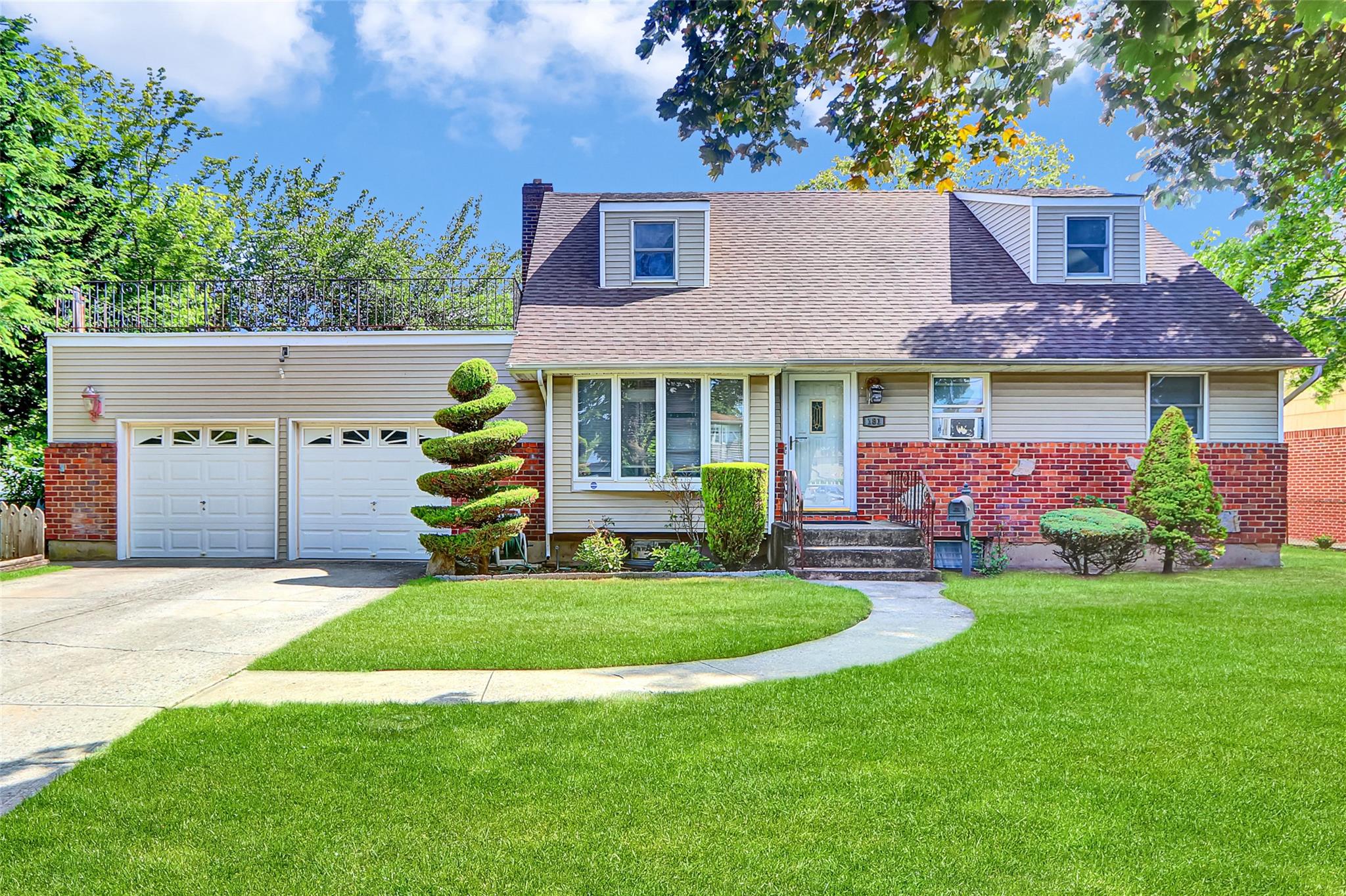 181 Maple Avenue Property Photo 1