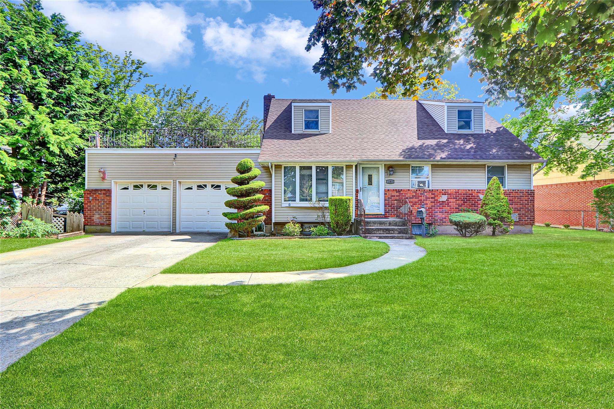 181 Maple Avenue Property Photo 2