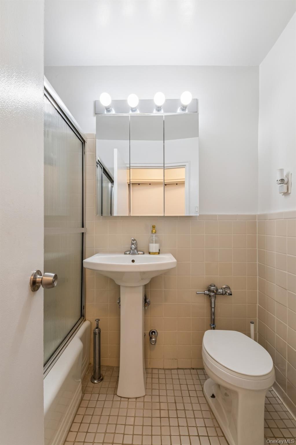 7502 Austin Street 1l Property Photo 15