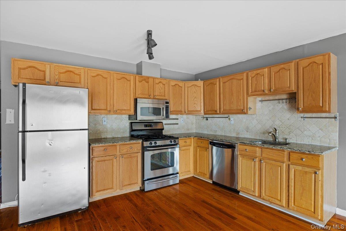 10 Pennyfield Avenue 8b Property Photo 16