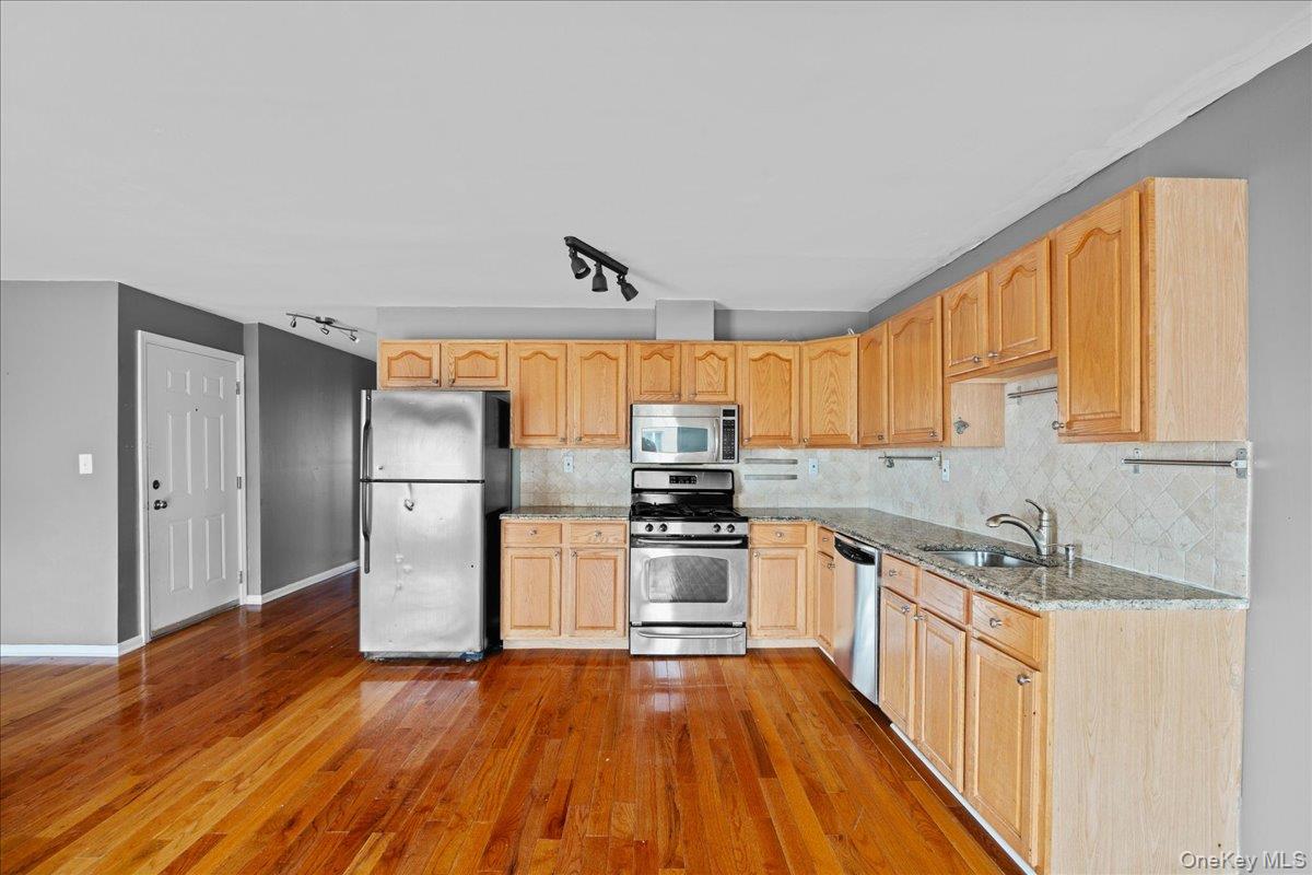 10 Pennyfield Avenue 8b Property Photo 17