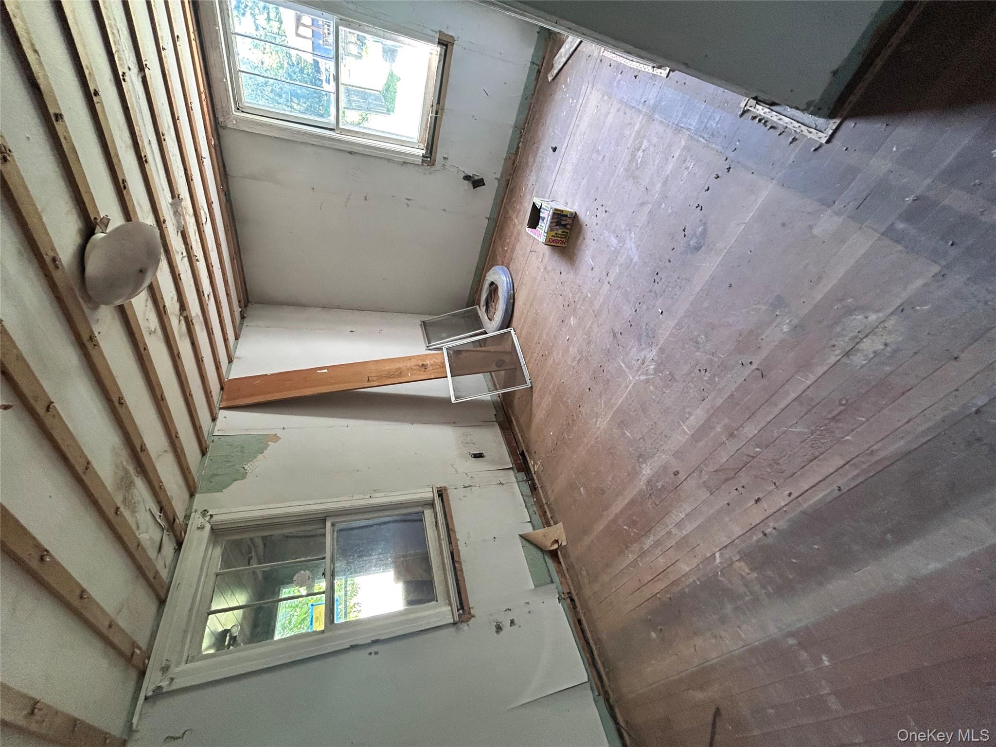 5 Washington Property Photo 3