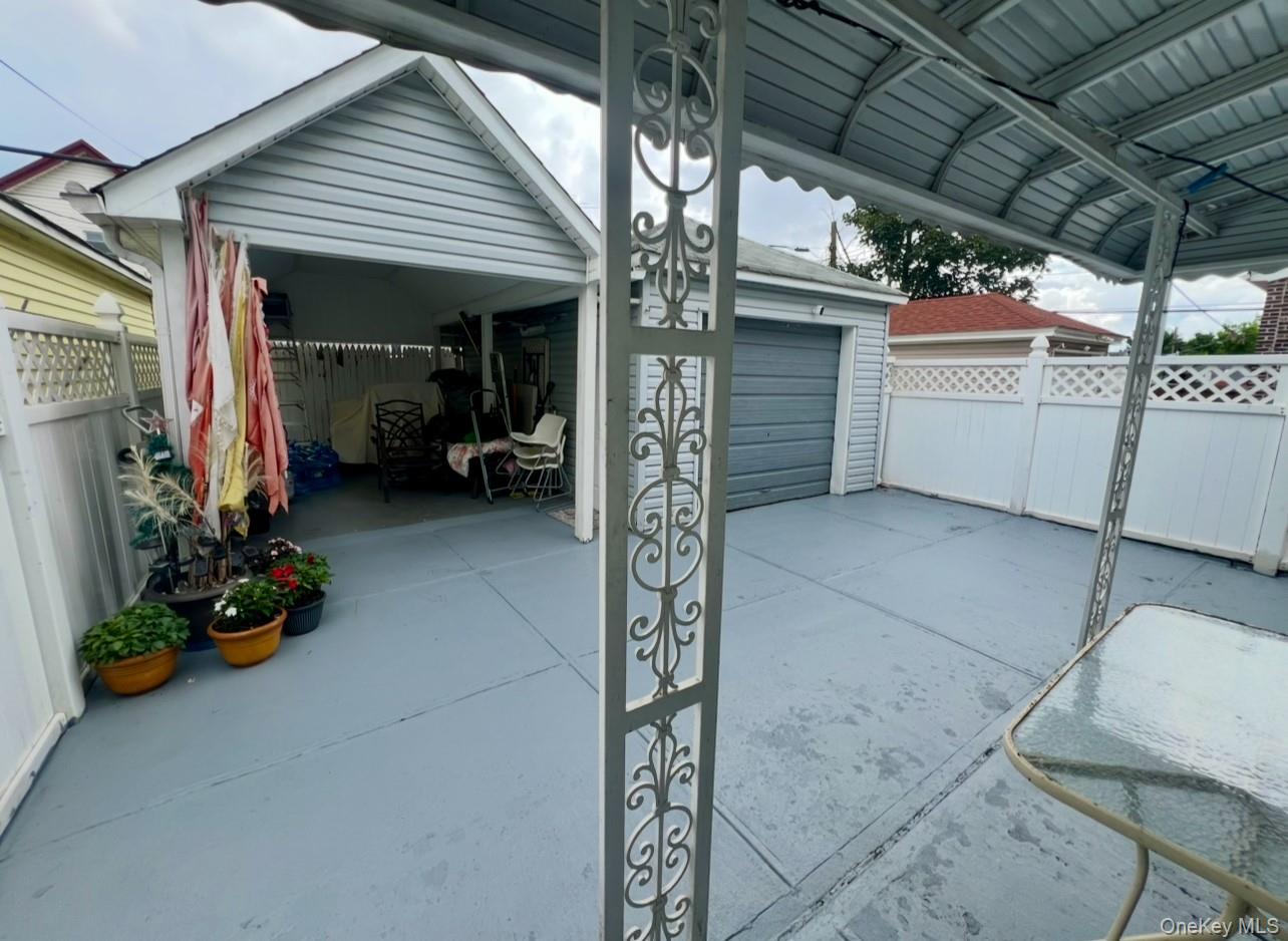 9353 207th Street Property Photo 7