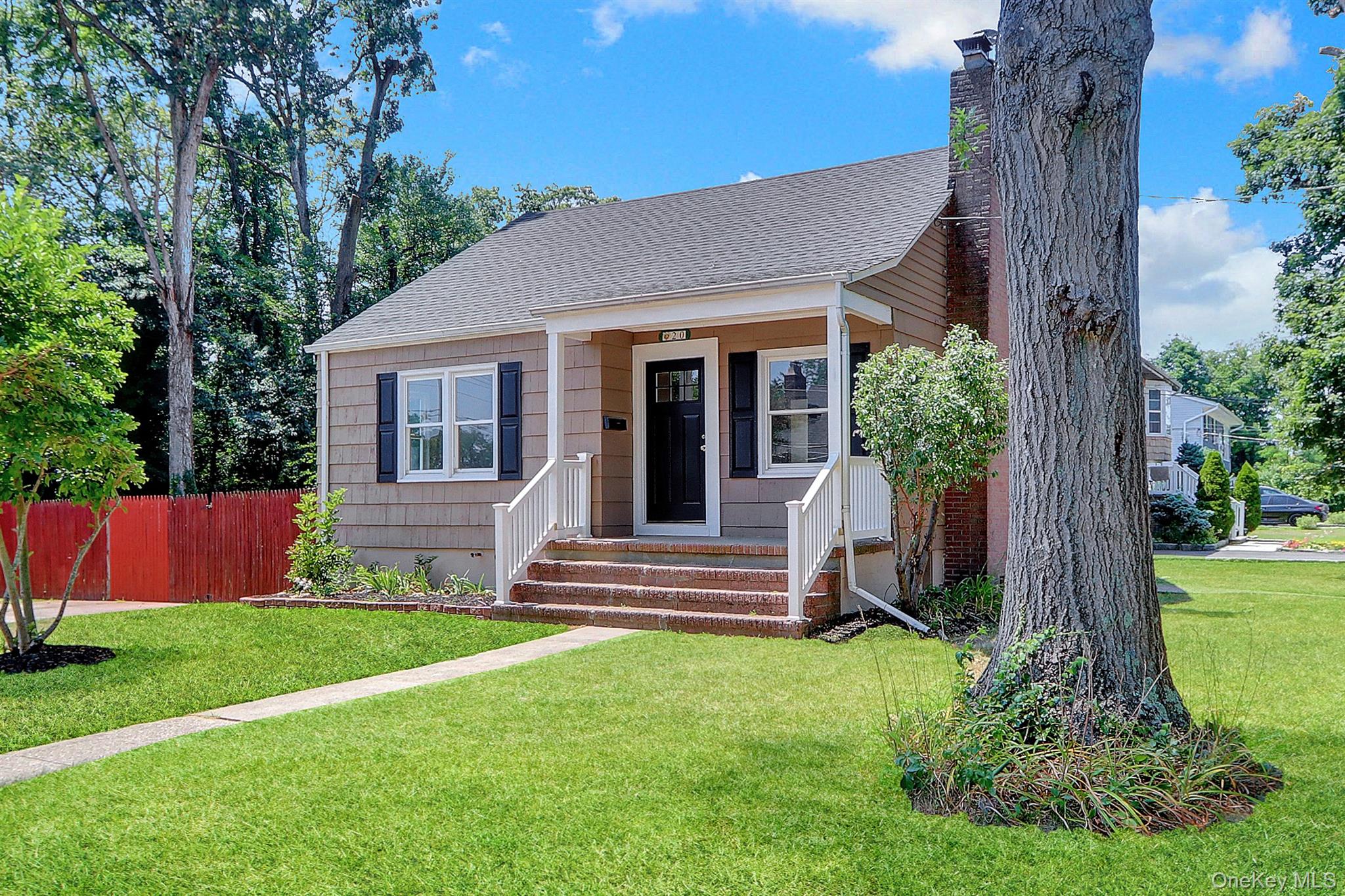 20 Whitman Avenue Property Photo 1