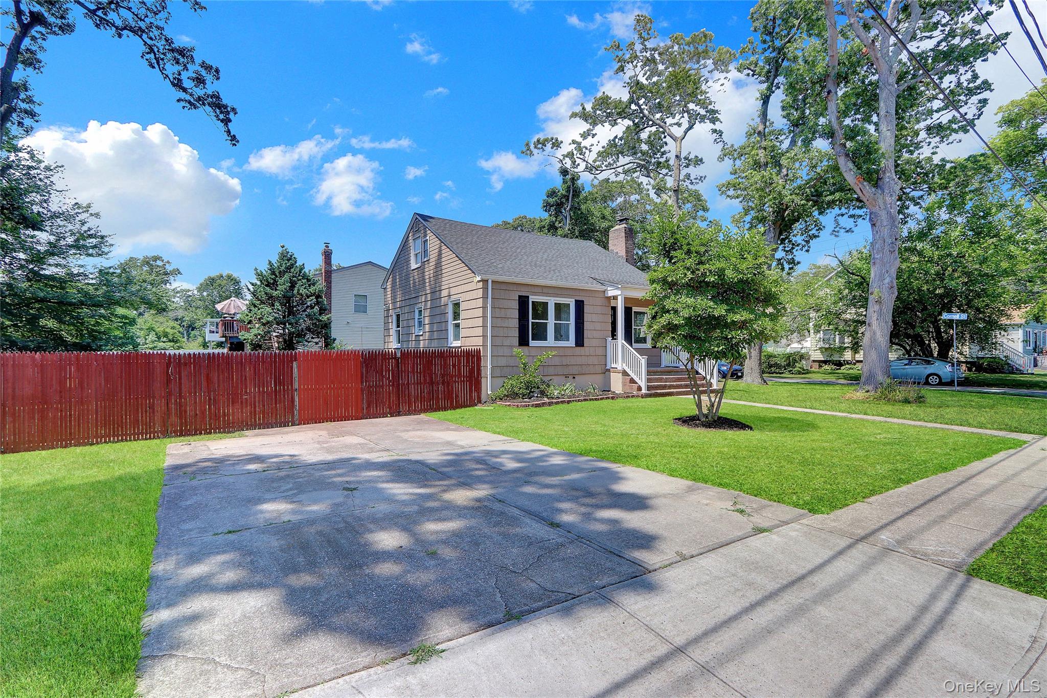 20 Whitman Avenue Property Photo 2