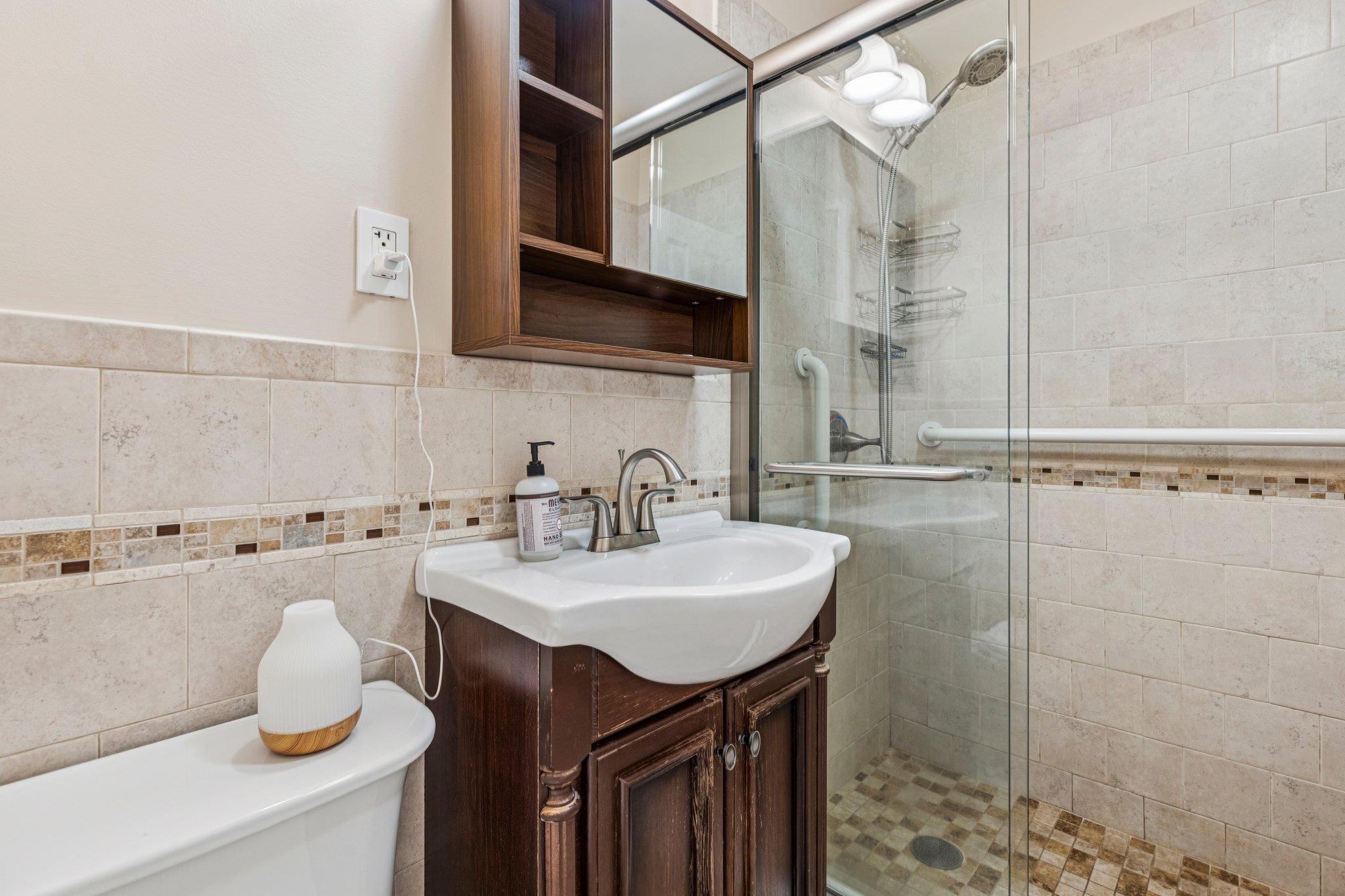 560 W Broadway 1g Property Photo 8