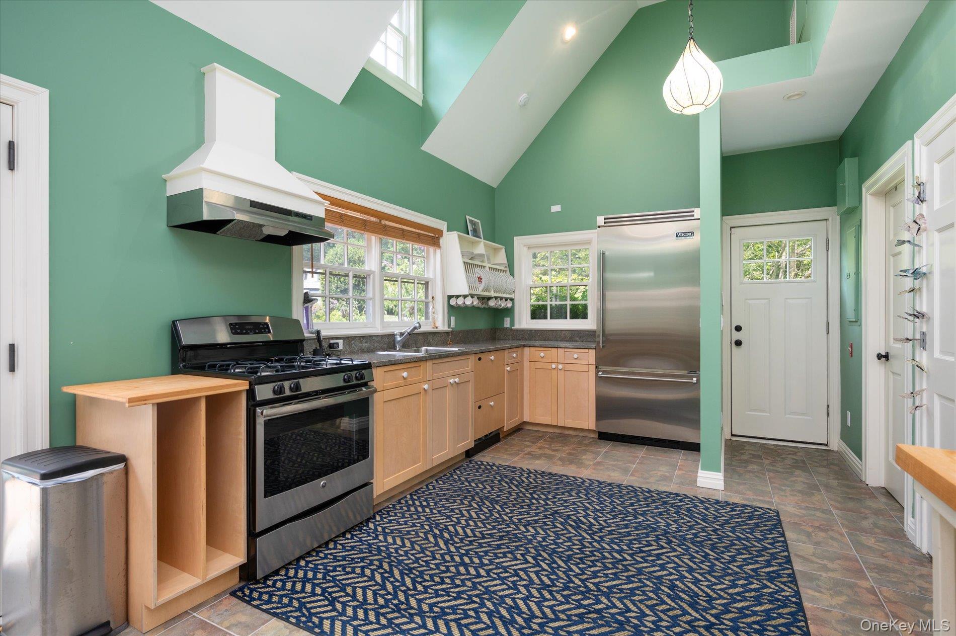 4 Clock Tower Lane Property Photo 28