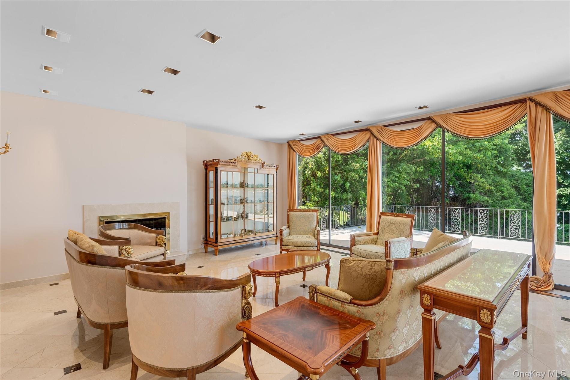 512 E Shore Road Property Photo 11