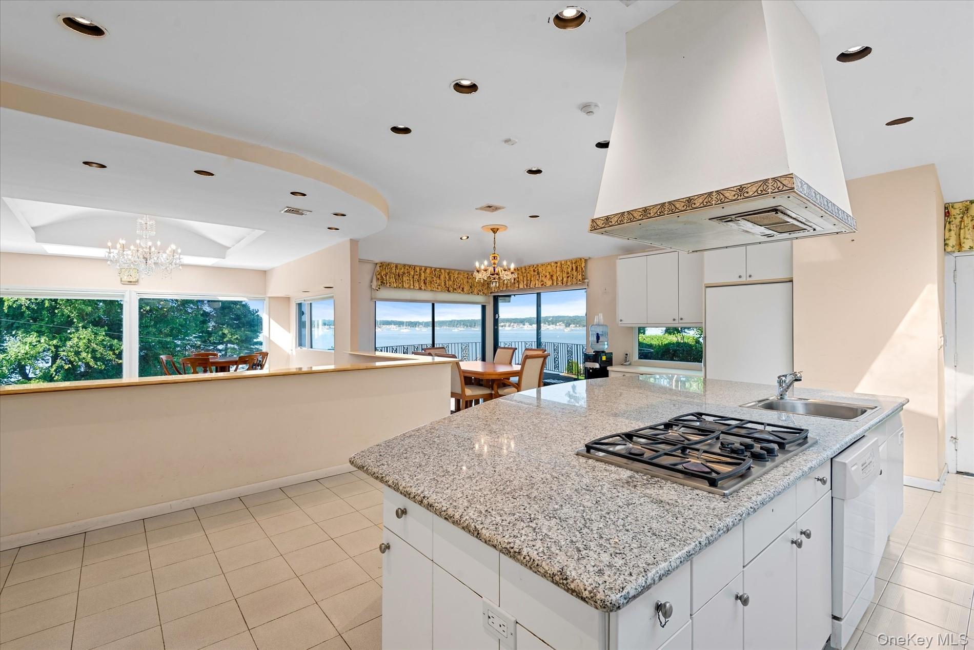 512 E Shore Road Property Photo 22