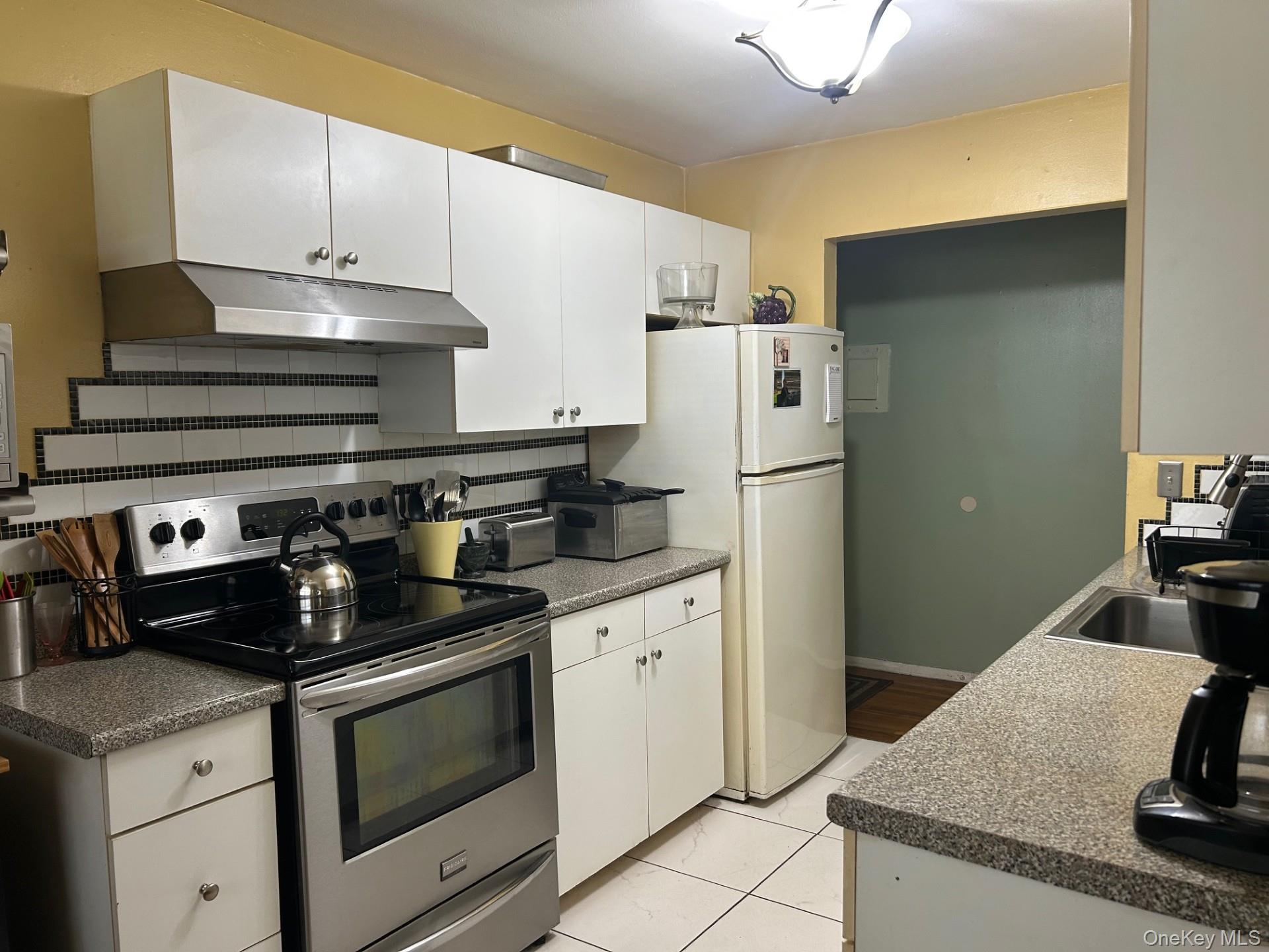 2453 D Union Boulevard Property Photo 2