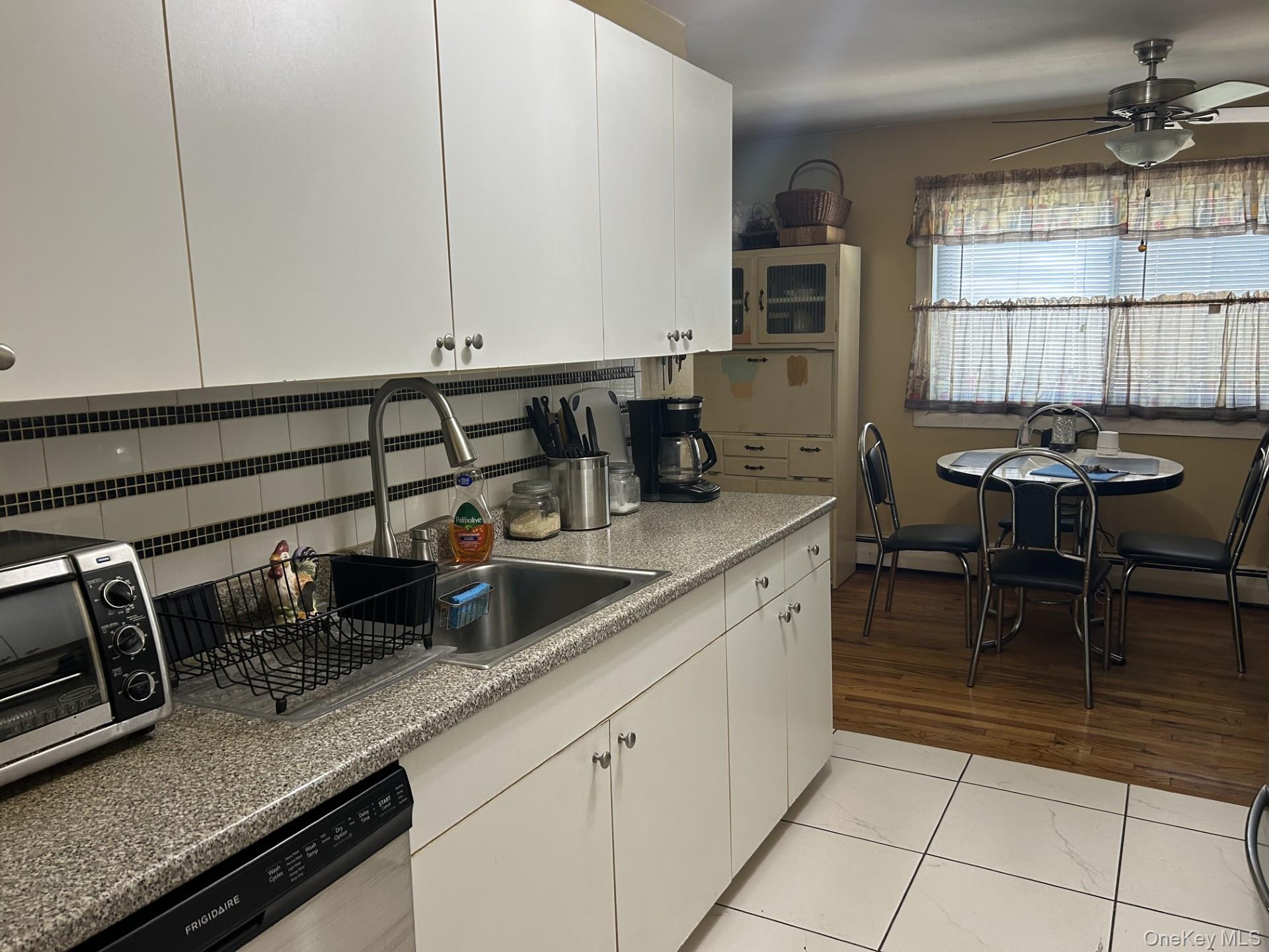 2453 D Union Boulevard Property Photo 3