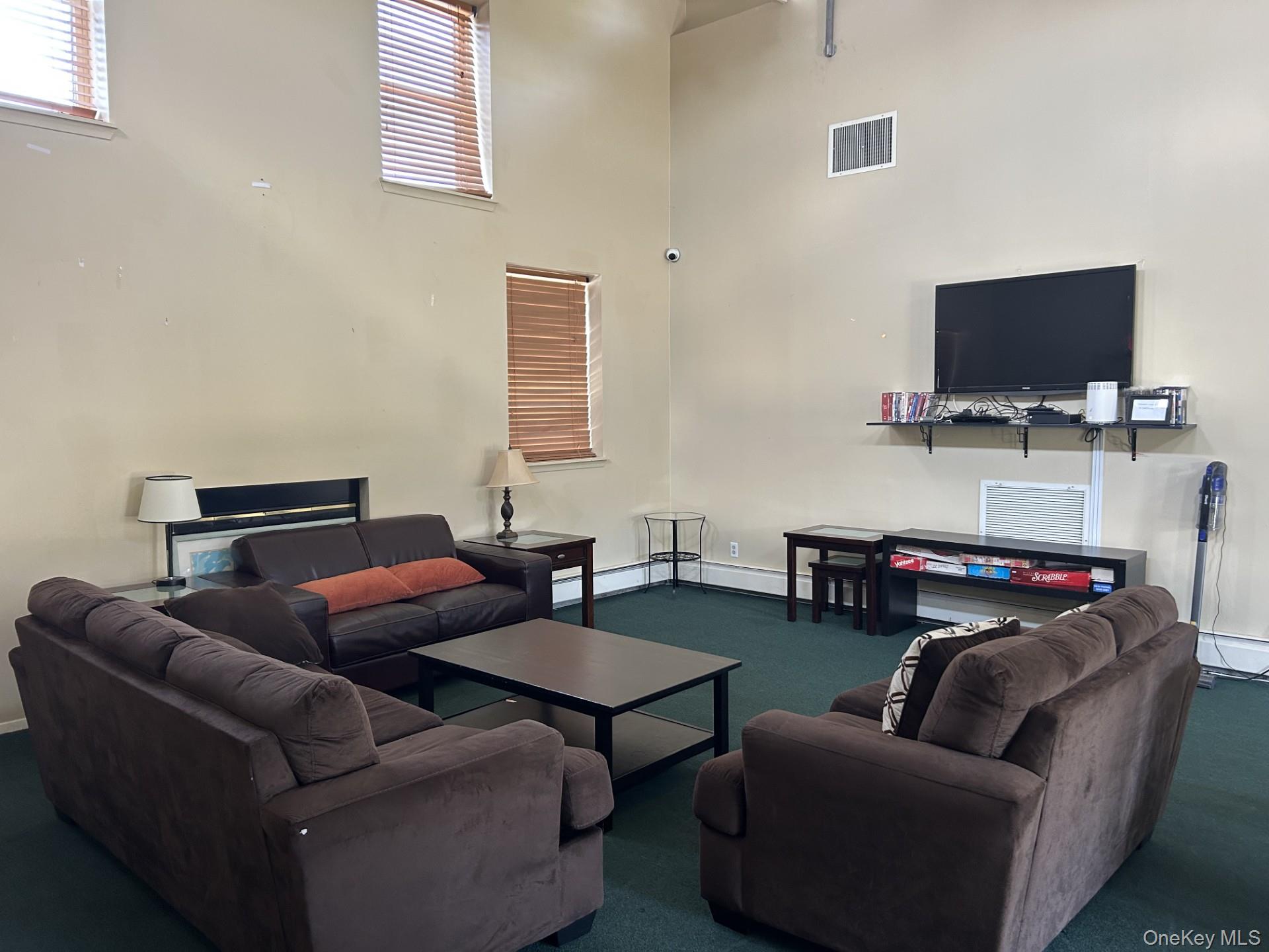 2453 D Union Boulevard Property Photo 8
