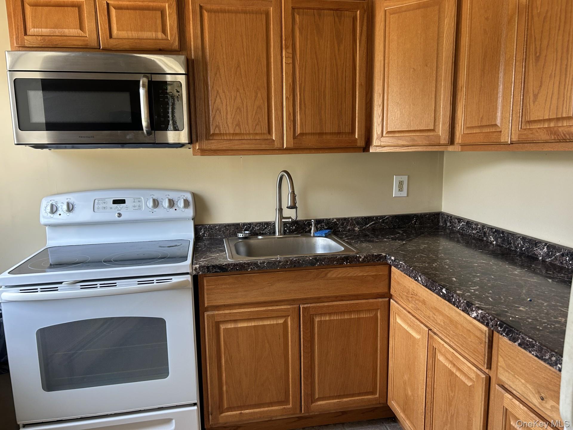 2453 D Union Boulevard Property Photo 10