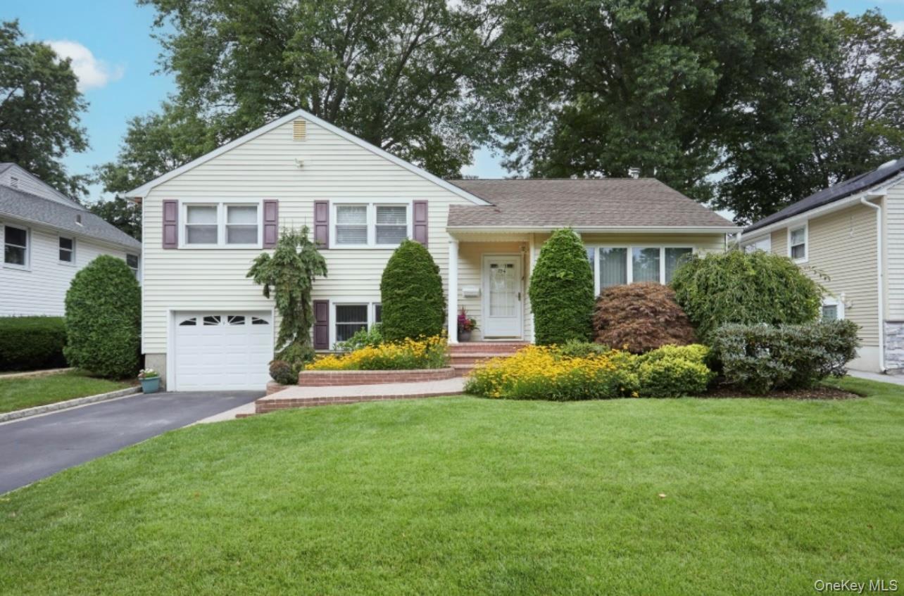 734 Wenwood Drive Property Photo 1