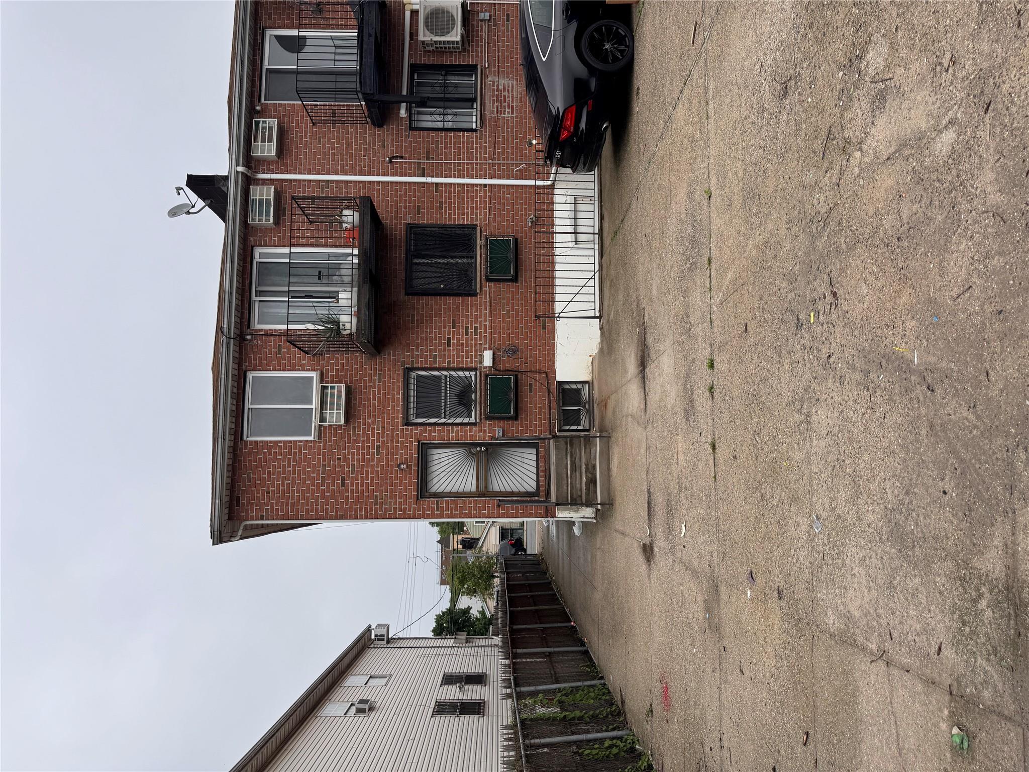 864 Euclid Avenue Property Photo 2