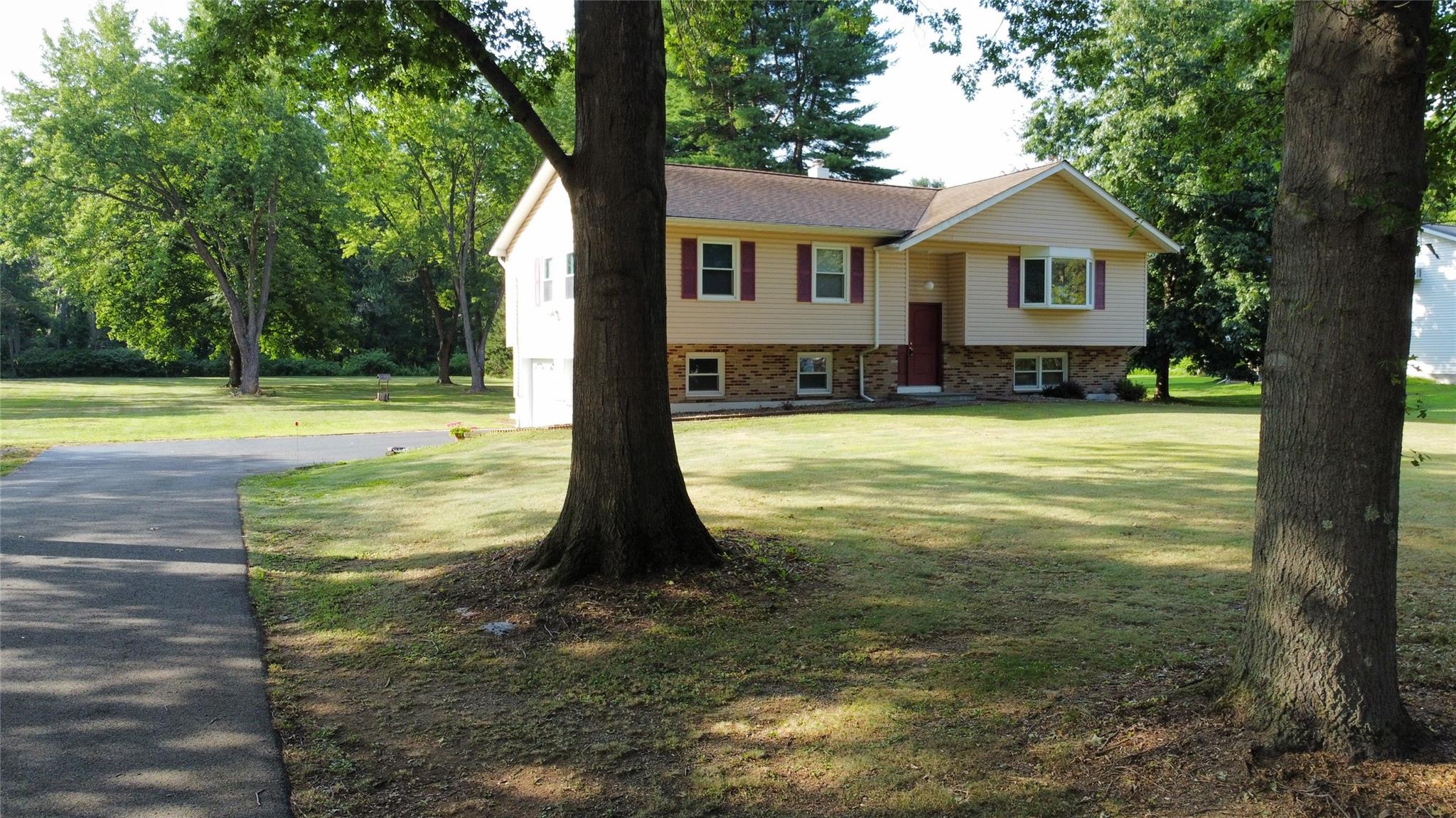 11 Jennifer Drive Property Photo 1