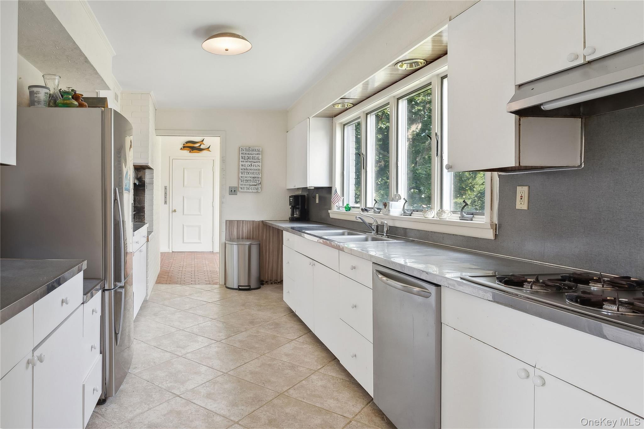 33 Beach Road Property Photo 12