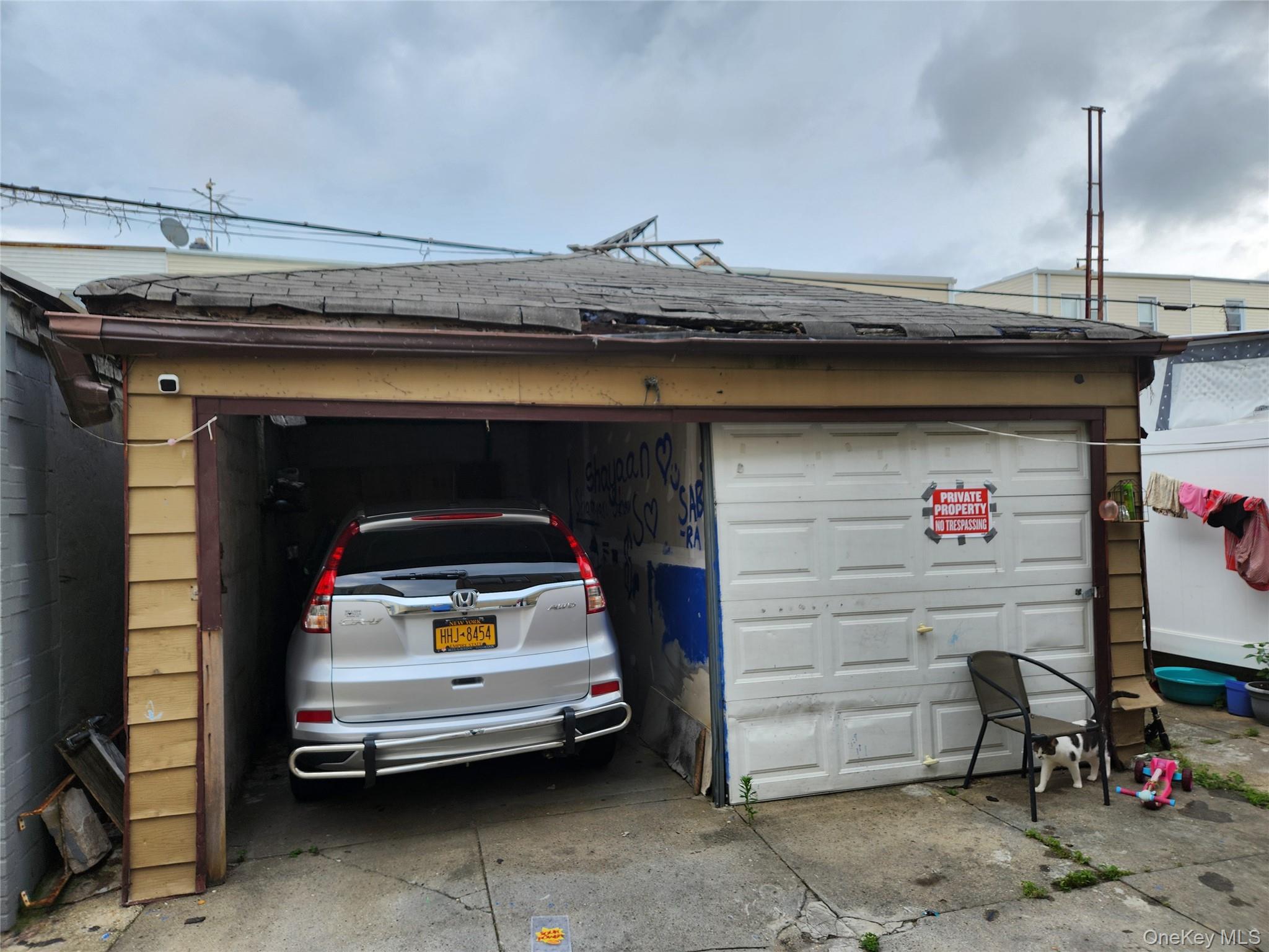 568 Drew Street Property Photo 3