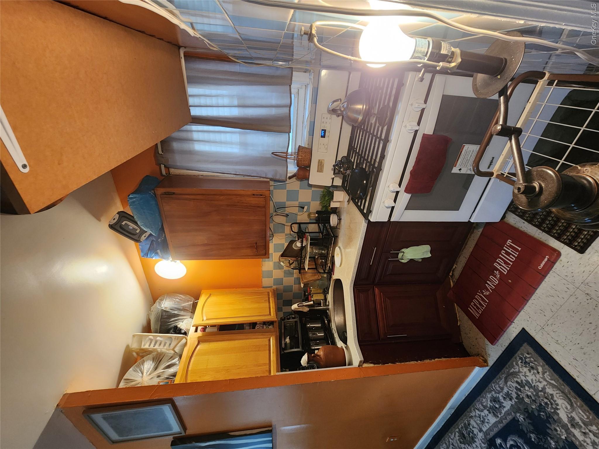 568 Drew Street Property Photo 13