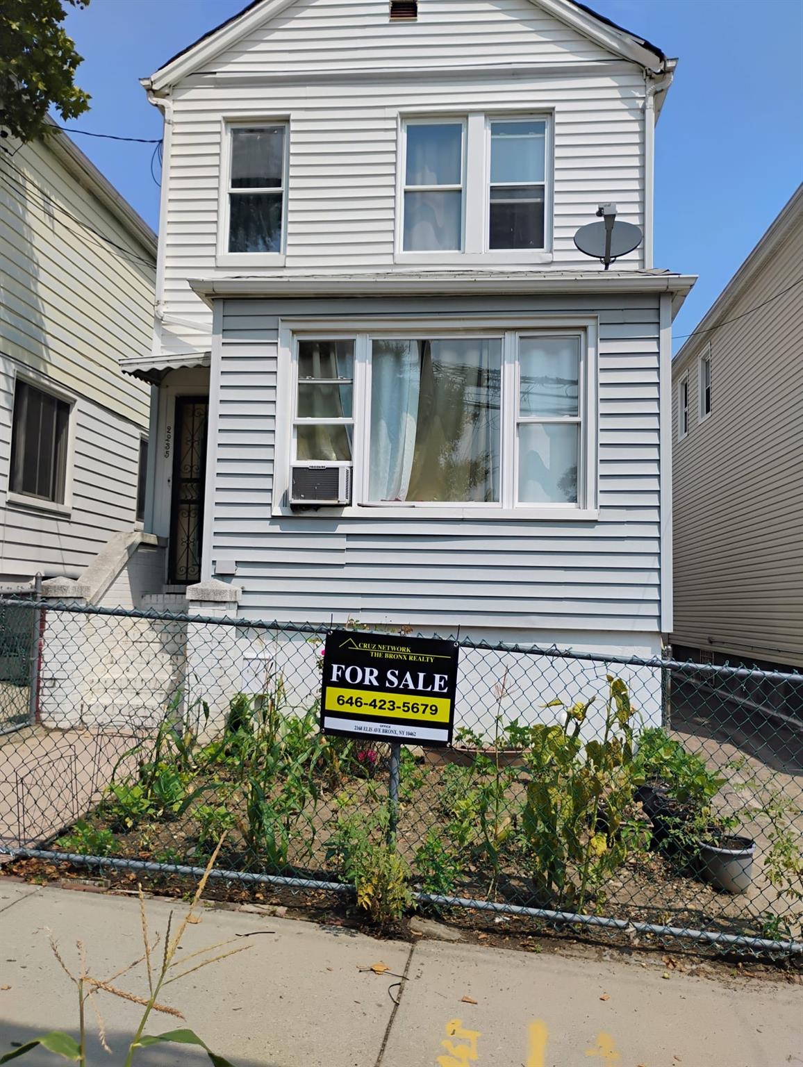2235 Seward Avenue Property Photo 1