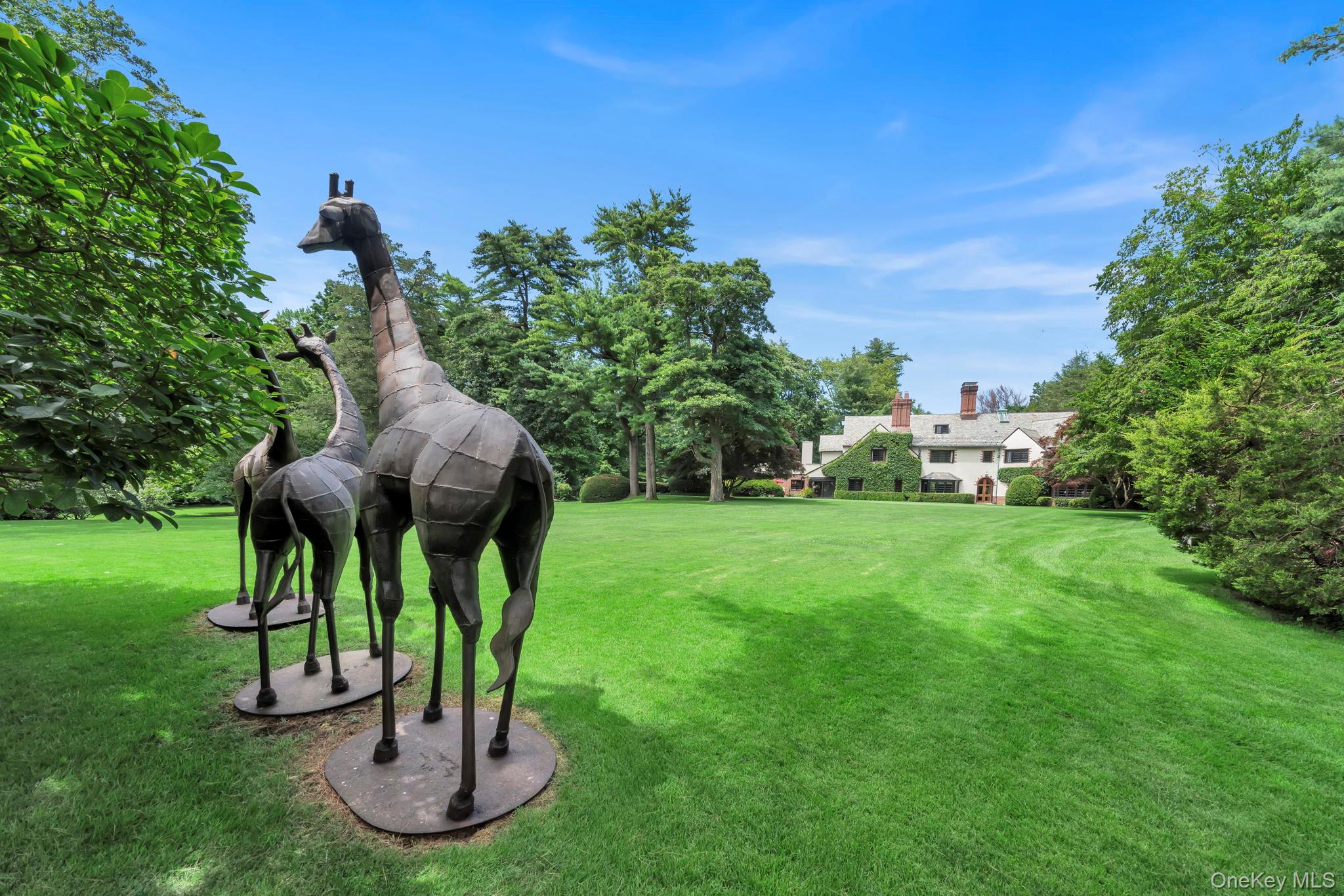 95 Piping Rock Road Property Photo 1