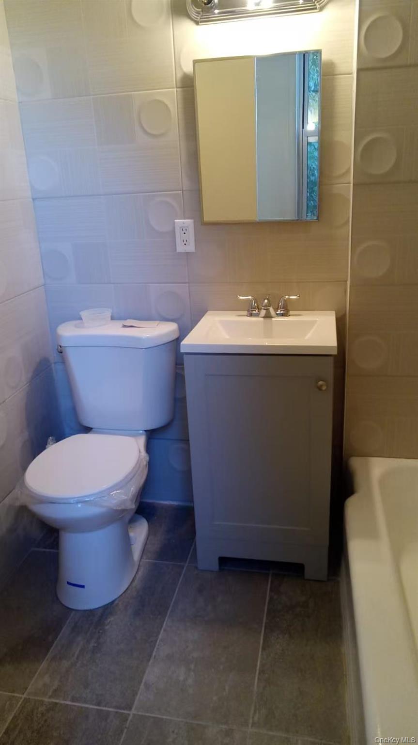 1831 College Point Boulevard Property Photo 3