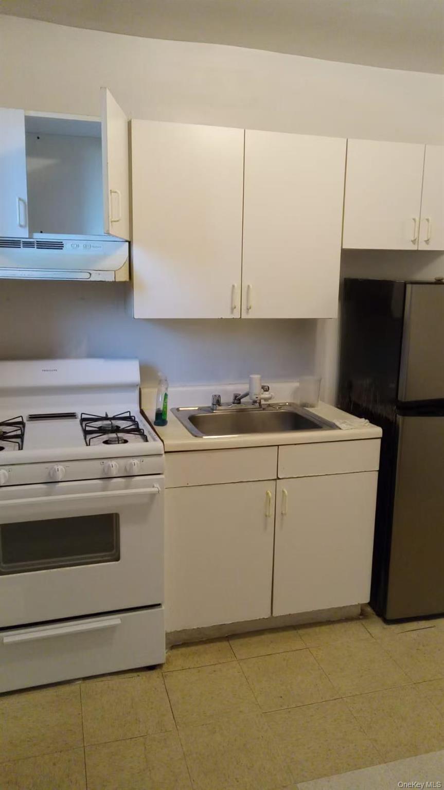 1831 College Point Boulevard Property Photo 6