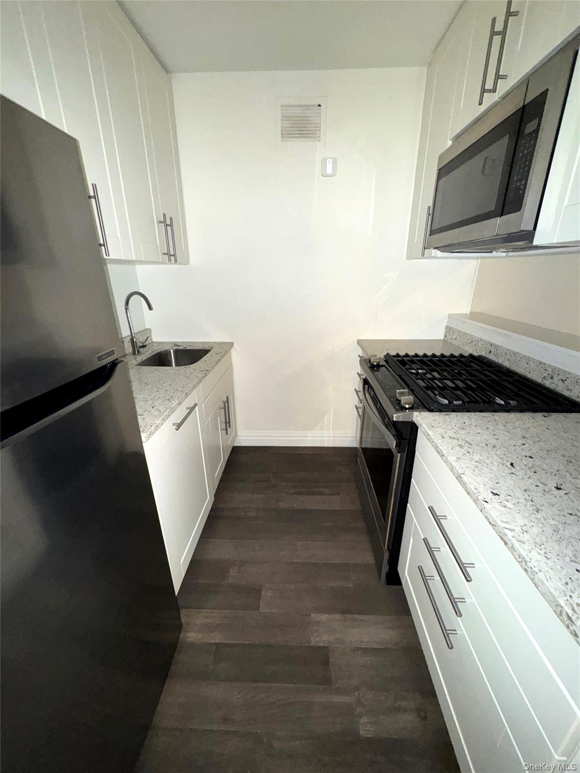 280 Rector Place 1g Property Photo 4