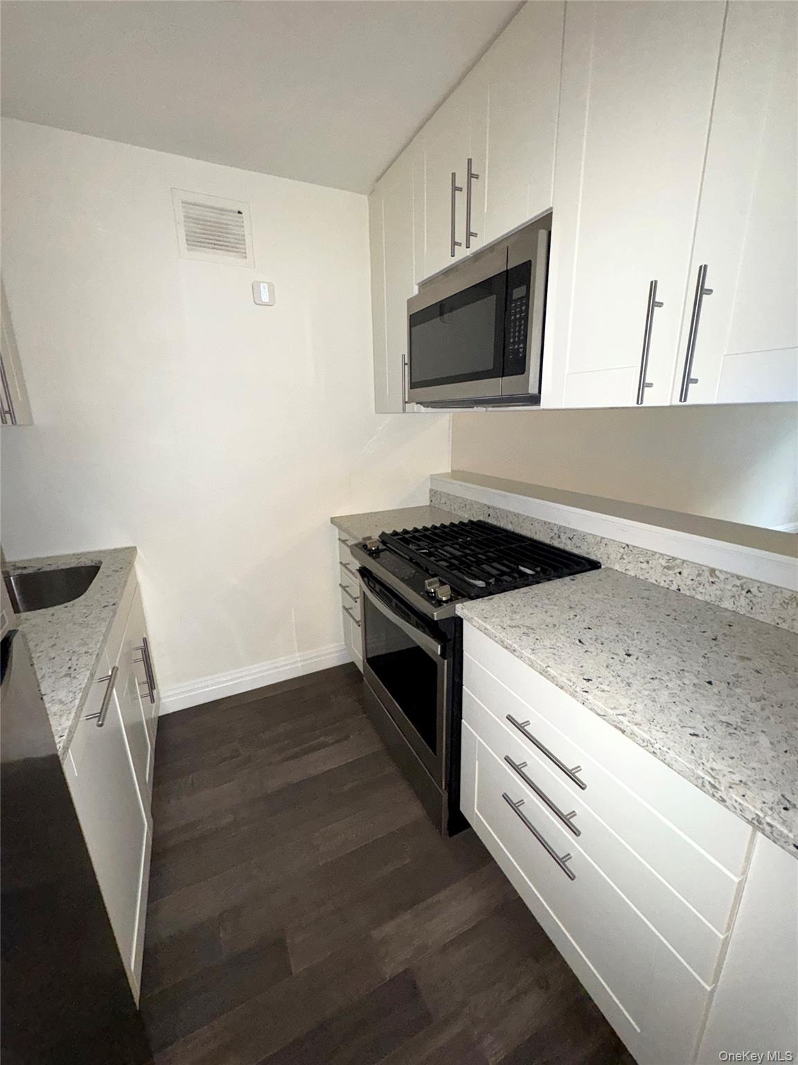 280 Rector Place 1g Property Photo 5