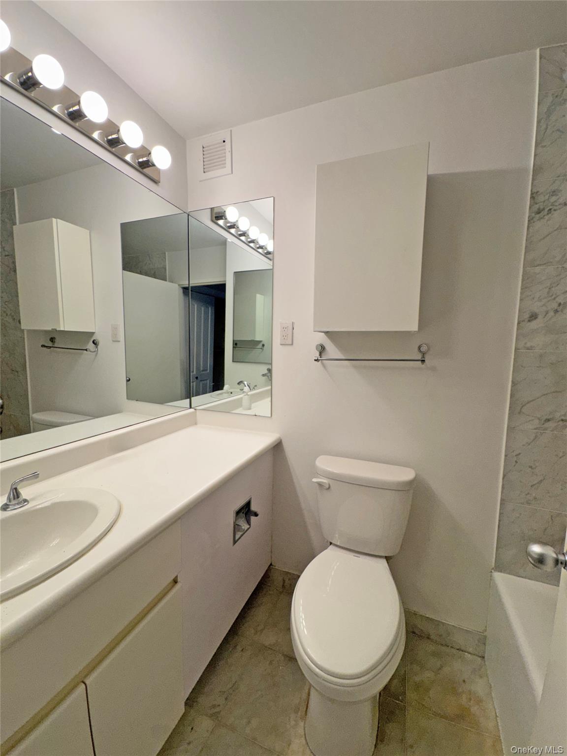 280 Rector Place 1g Property Photo 6